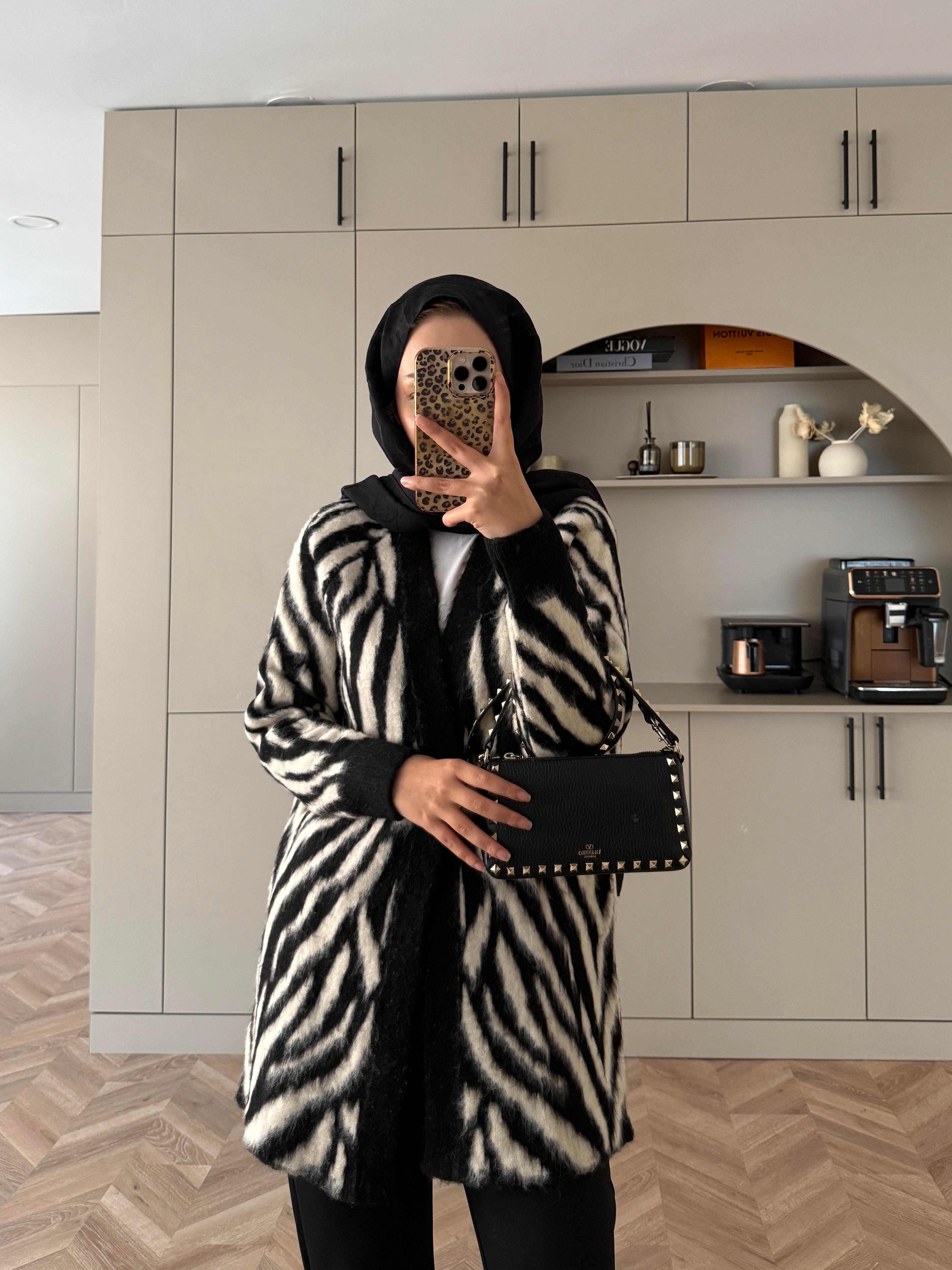Zebra Desen Angora Hırka Siyah