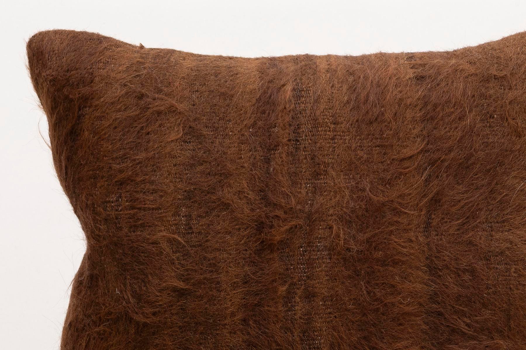 16x16 inches (40x40 cm) Kilim Pillow | KILIM WHOLESALE - Vintage Handmade Pillows - Vintage Handmade Kilim Rugs - It is 100% wool. Artistic and historical rugs. Old handwoven rugs. - Online hand woven rugs and kilim cushions sales. Shipping to a