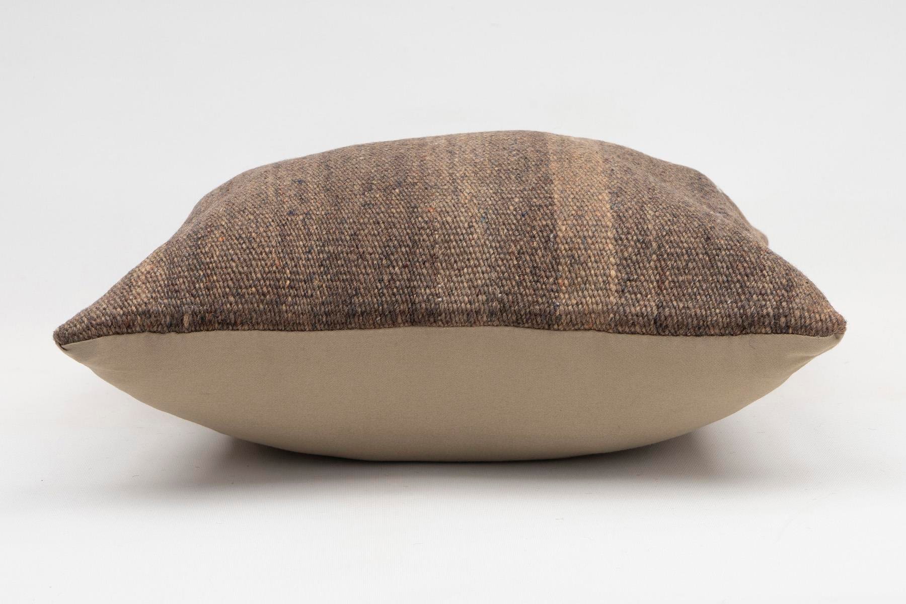 16x16 inches (40x40 cm) Kilim Pillow | KILIM WHOLESALE - Vintage Handmade Pillows - Vintage Handmade Kilim Rugs - It is 100% wool. Artistic and historical rugs. Old handwoven rugs. - Online hand woven rugs and kilim cushions sales. Shipping to a