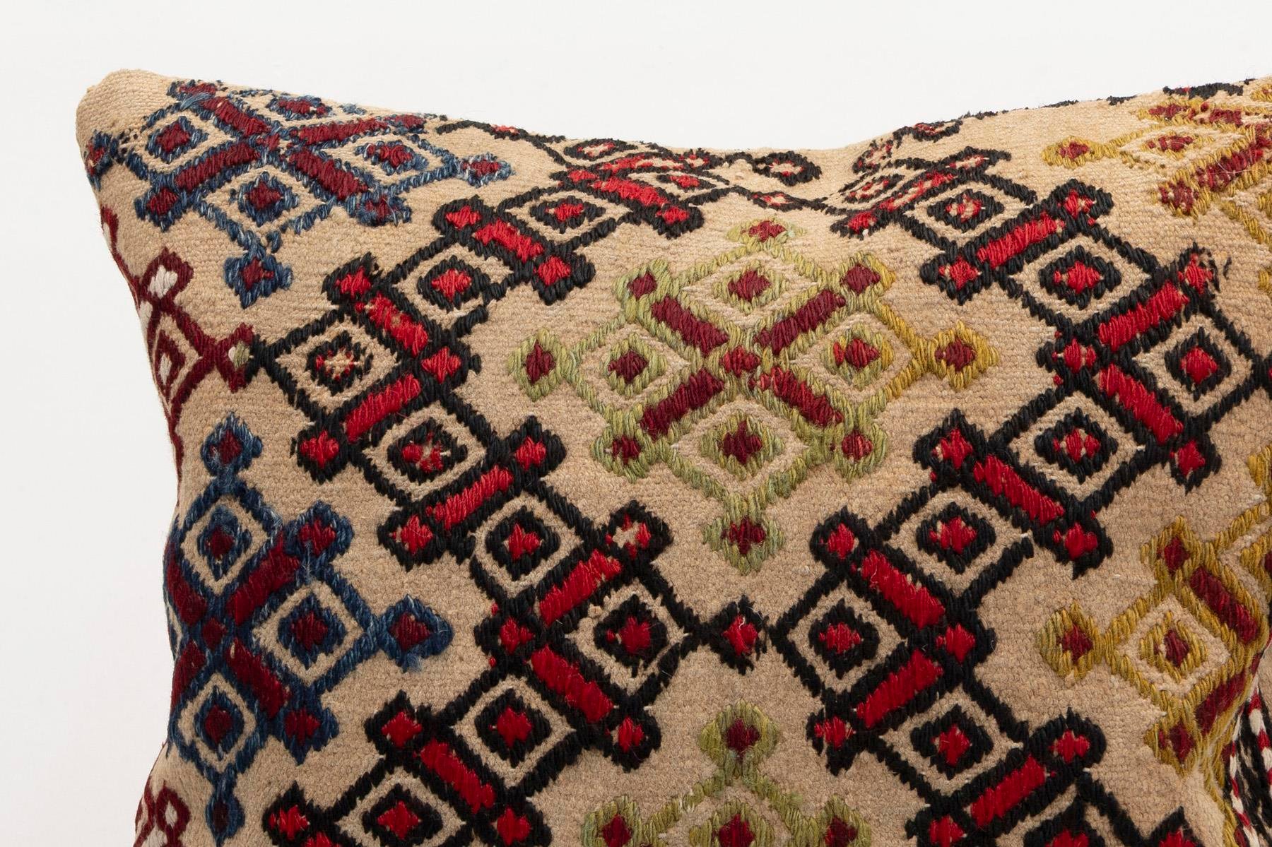 16x16 inches (40x40 cm) Kilim Pillow | KILIM WHOLESALE - Vintage Handmade Pillows - Vintage Handmade Kilim Rugs - It is 100% wool. Artistic and historical rugs. Old handwoven rugs. - Online hand woven rugs and kilim cushions sales. Shipping to a