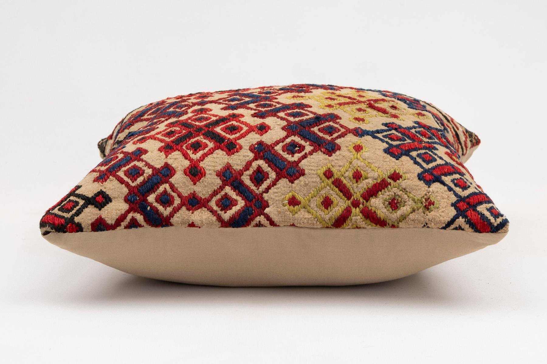 16x16 inches (40x40 cm) Kilim Pillow | KILIM WHOLESALE - Vintage Handmade Pillows - Vintage Handmade Kilim Rugs - It is 100% wool. Artistic and historical rugs. Old handwoven rugs. - Online hand woven rugs and kilim cushions sales. Shipping to a