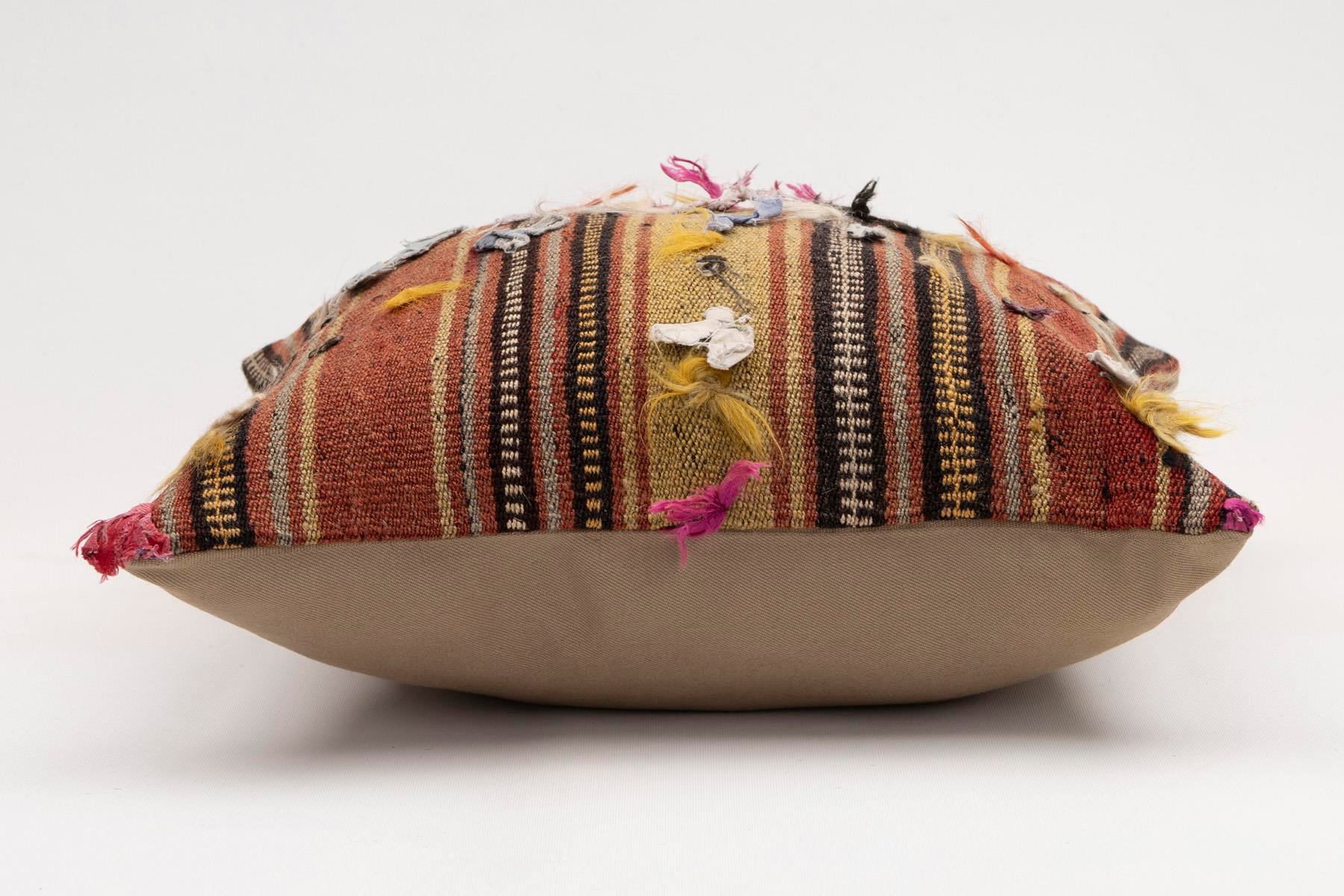 16x16 inches (40x40 cm) Kilim Pillow | KILIM WHOLESALE - Vintage Handmade Pillows - Vintage Handmade Kilim Rugs - It is 100% wool. Artistic and historical rugs. Old handwoven rugs. - Online hand woven rugs and kilim cushions sales. Shipping to a