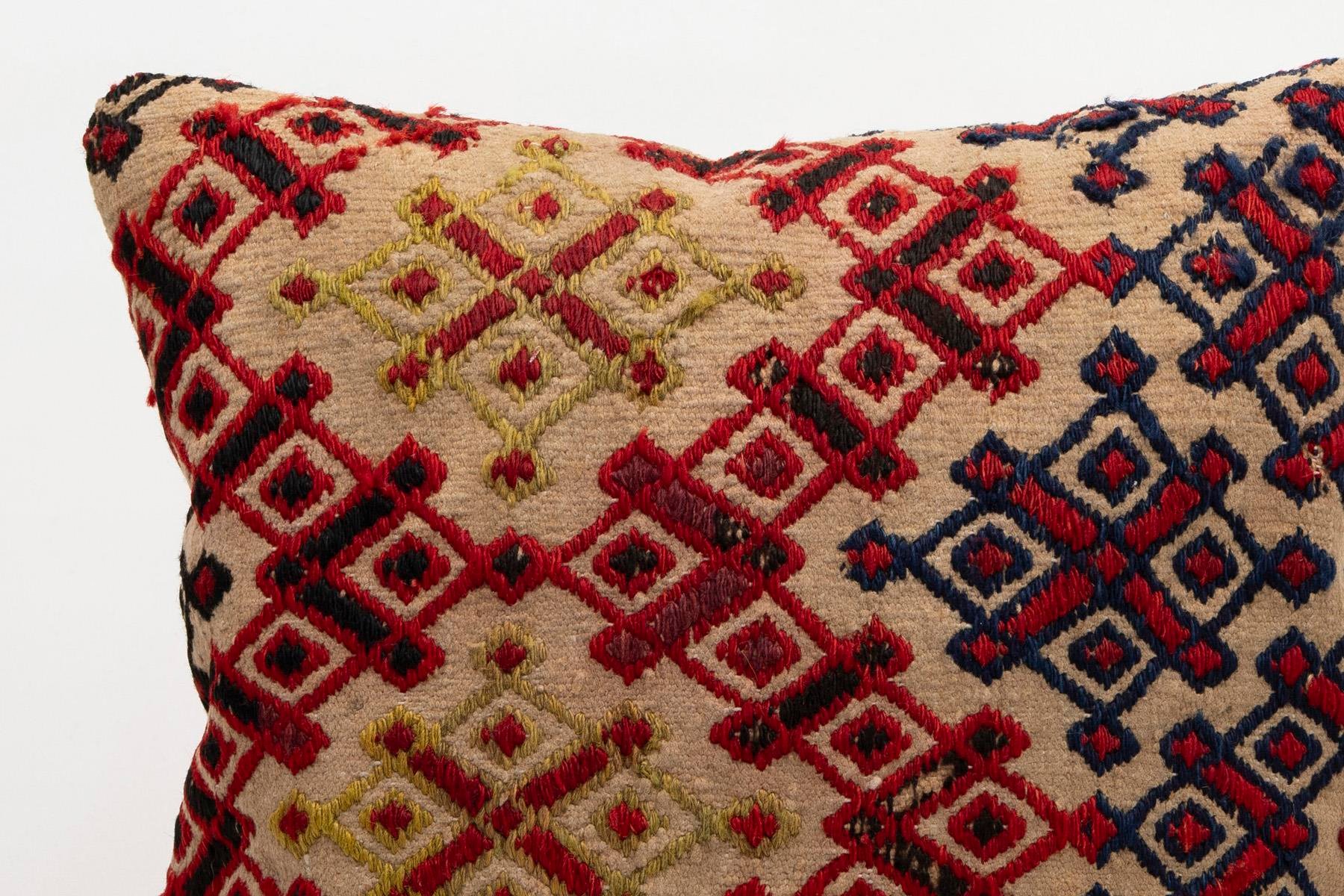 16x16 inches (40x40 cm) Kilim Pillow | KILIM WHOLESALE - Vintage Handmade Pillows - Vintage Handmade Kilim Rugs - It is 100% wool. Artistic and historical rugs. Old handwoven rugs. - Online hand woven rugs and kilim cushions sales. Shipping to a