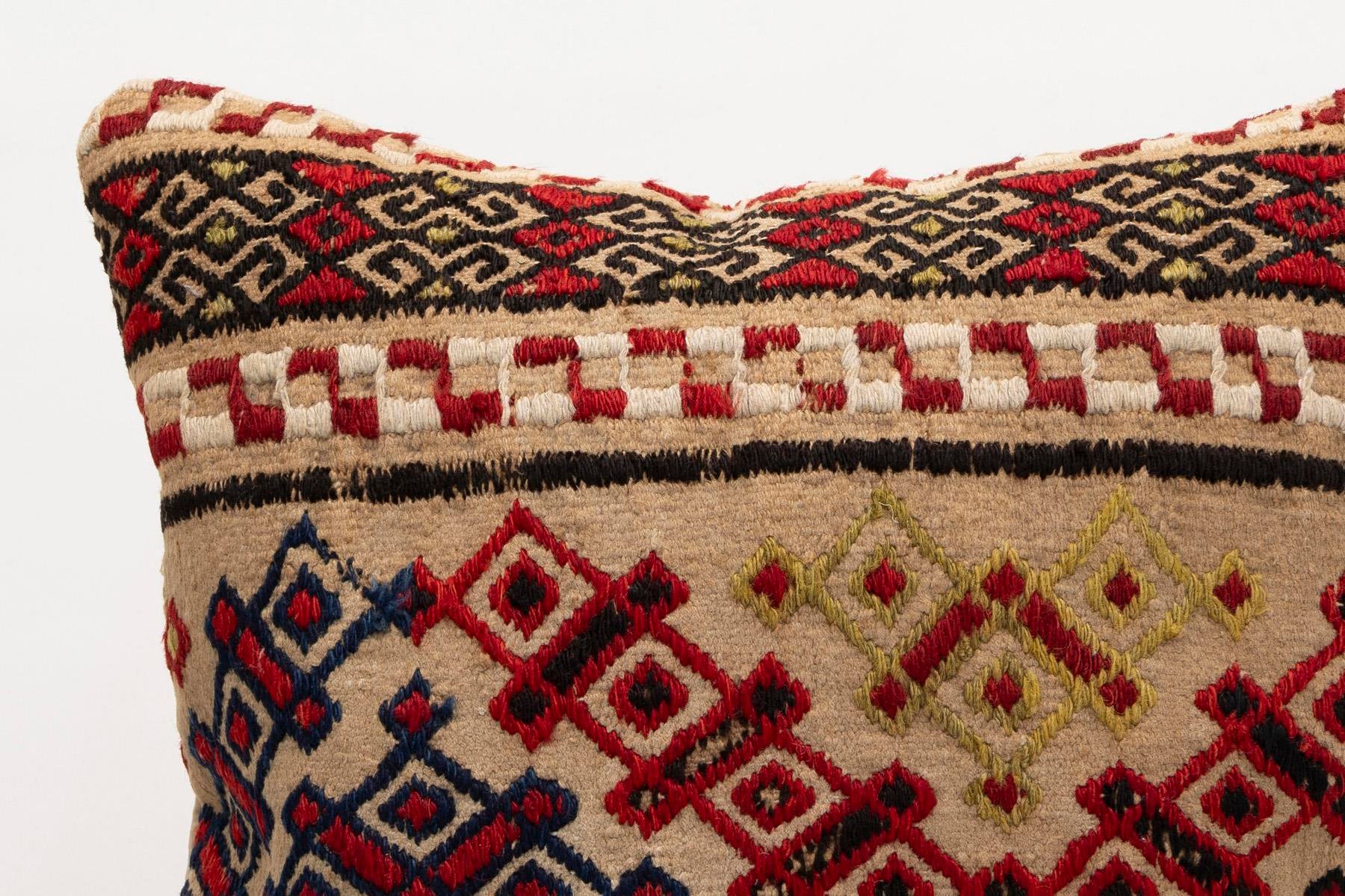 16x16 inches (40x40 cm) Kilim Pillow | KILIM WHOLESALE - Vintage Handmade Pillows - Vintage Handmade Kilim Rugs - It is 100% wool. Artistic and historical rugs. Old handwoven rugs. - Online hand woven rugs and kilim cushions sales. Shipping to a