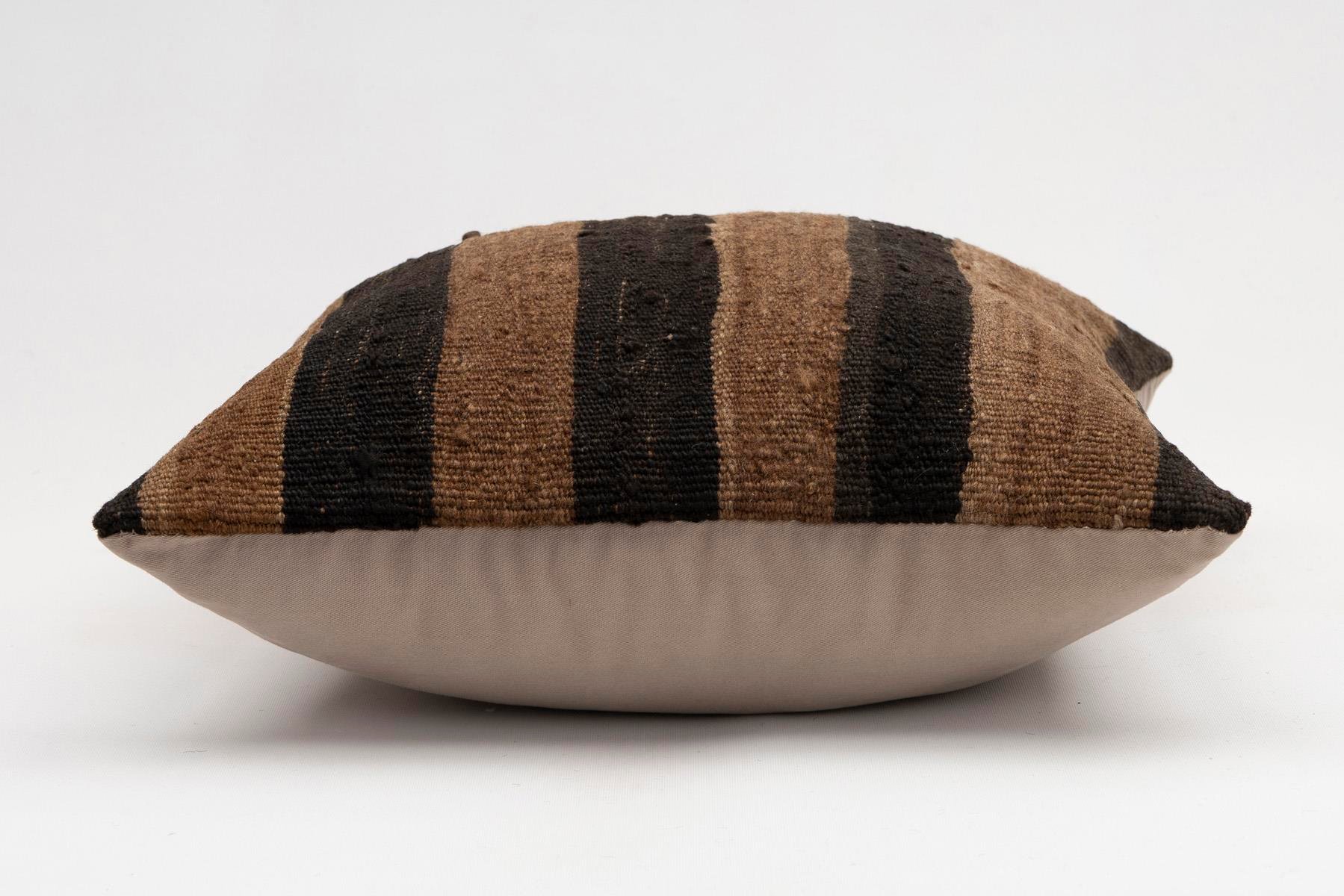 16x16 inches (40x40 cm) Kilim Pillow | KILIM WHOLESALE - Vintage Handmade Pillows - Vintage Handmade Kilim Rugs - It is 100% wool. Artistic and historical rugs. Old handwoven rugs. - Online hand woven rugs and kilim cushions sales. Shipping to a