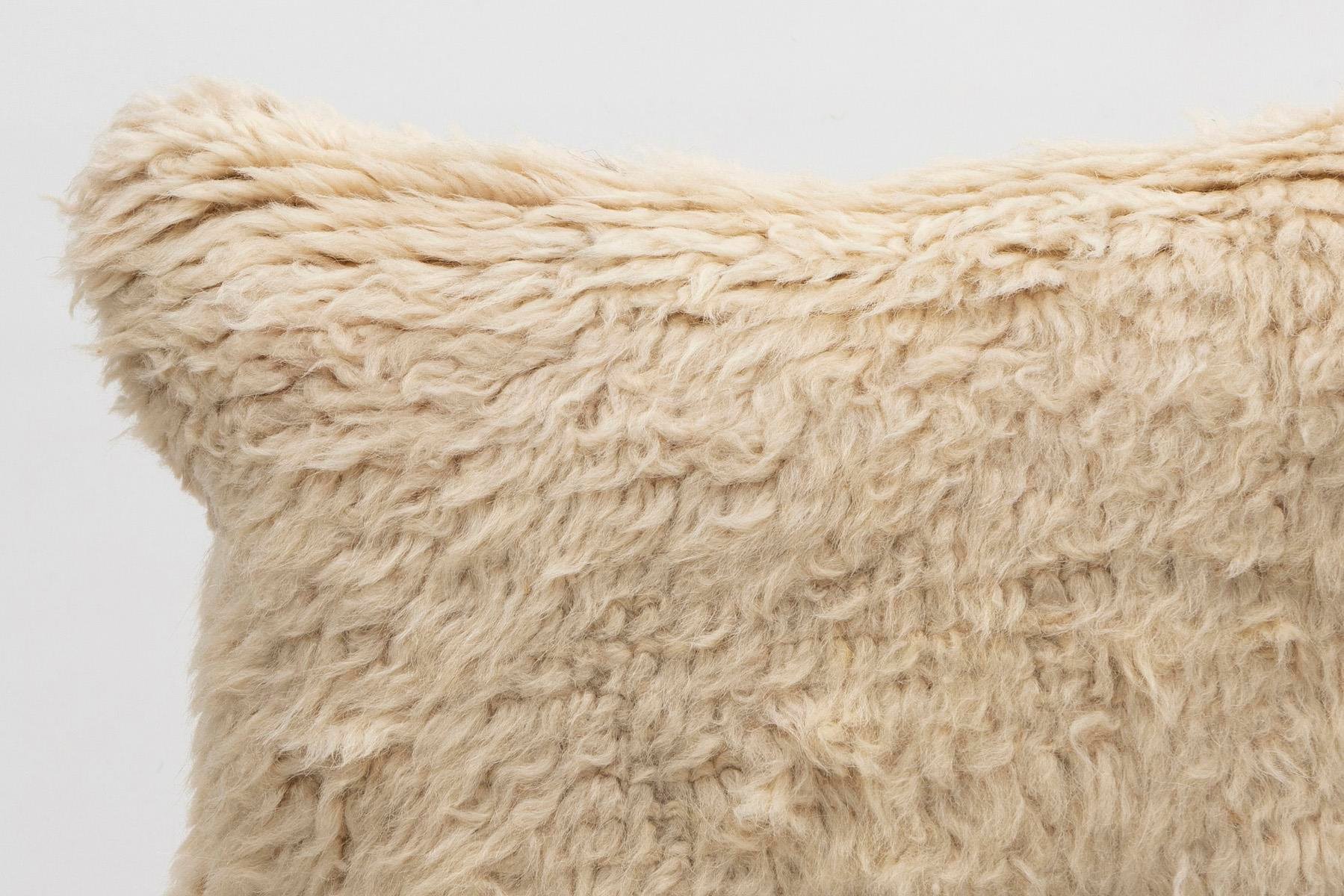 16x16 inches (40x40 cm) Kilim Pillow | KILIM WHOLESALE - Vintage Handmade Pillows - Vintage Handmade Kilim Rugs - It is 100% wool. Artistic and historical rugs. Old handwoven rugs. - Online hand woven rugs and kilim cushions sales. Shipping to a