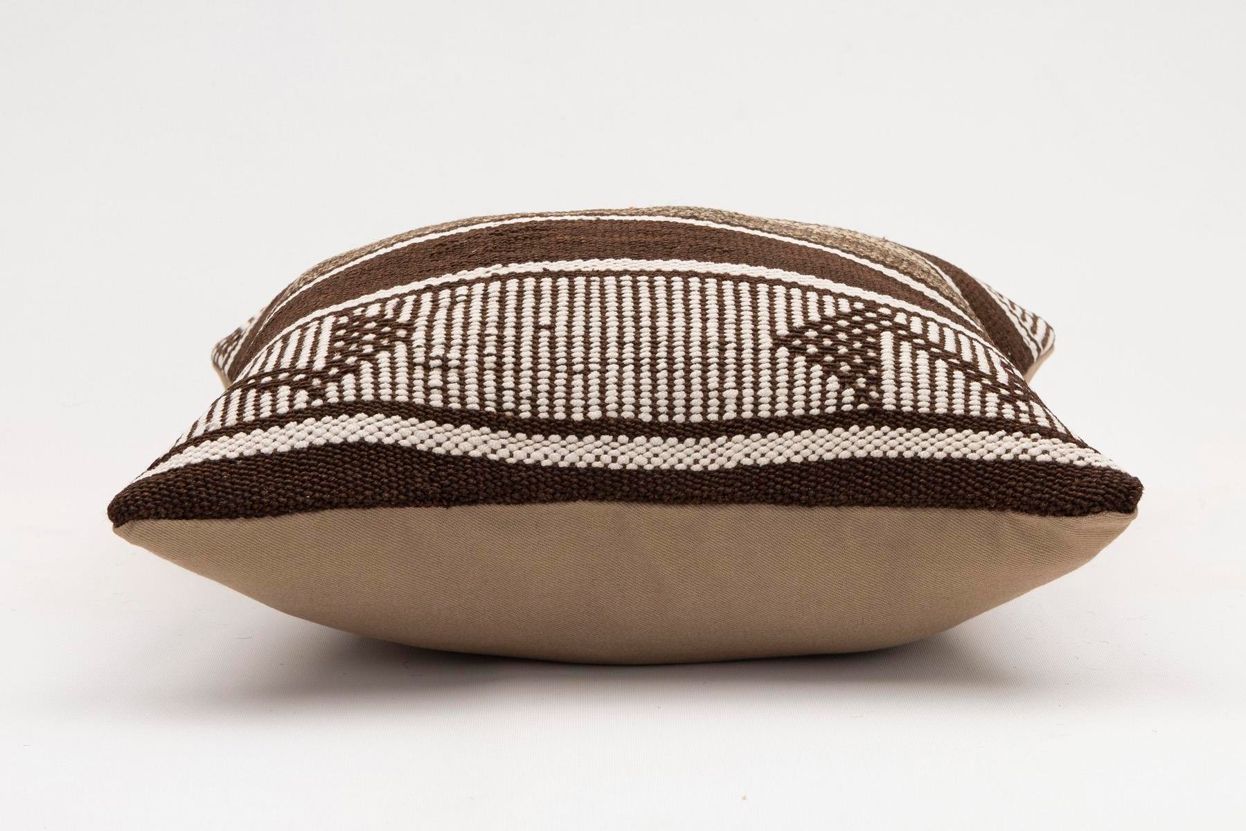 16x16 inches (40x40 cm) Kilim Pillow | KILIM WHOLESALE - Vintage Handmade Pillows - Vintage Handmade Kilim Rugs - It is 100% wool. Artistic and historical rugs. Old handwoven rugs. - Online hand woven rugs and kilim cushions sales. Shipping to a