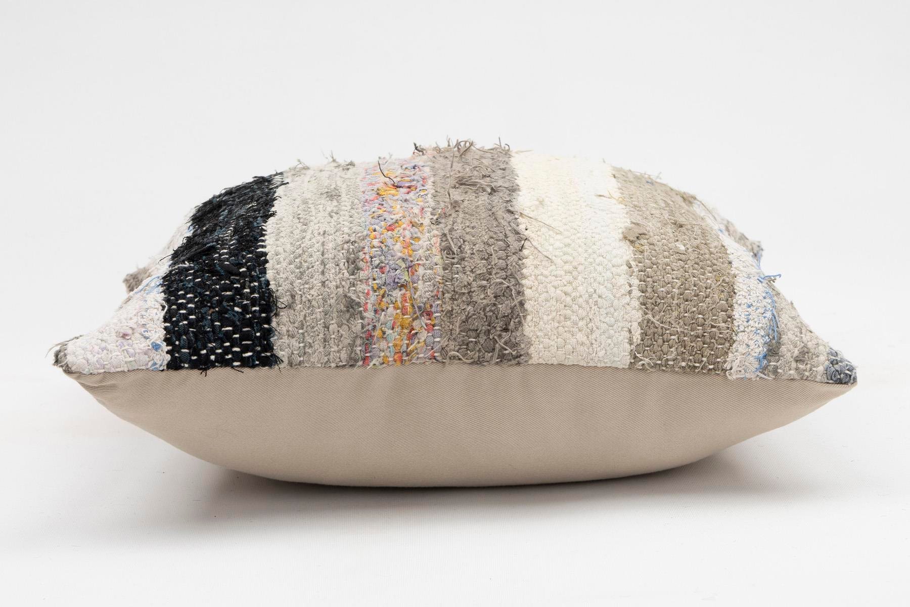 16x16 inches (40x40 cm) Kilim Pillow | KILIM WHOLESALE - Vintage Handmade Pillows - Vintage Handmade Kilim Rugs - It is 100% wool. Artistic and historical rugs. Old handwoven rugs. - Online hand woven rugs and kilim cushions sales. Shipping to a