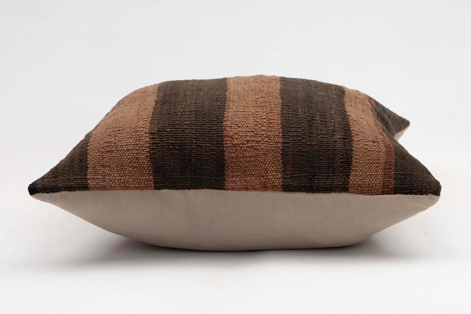 16x16 inches (40x40 cm) Kilim Pillow | KILIM WHOLESALE - Vintage Handmade Pillows - Vintage Handmade Kilim Rugs - It is 100% wool. Artistic and historical rugs. Old handwoven rugs. - Online hand woven rugs and kilim cushions sales. Shipping to a