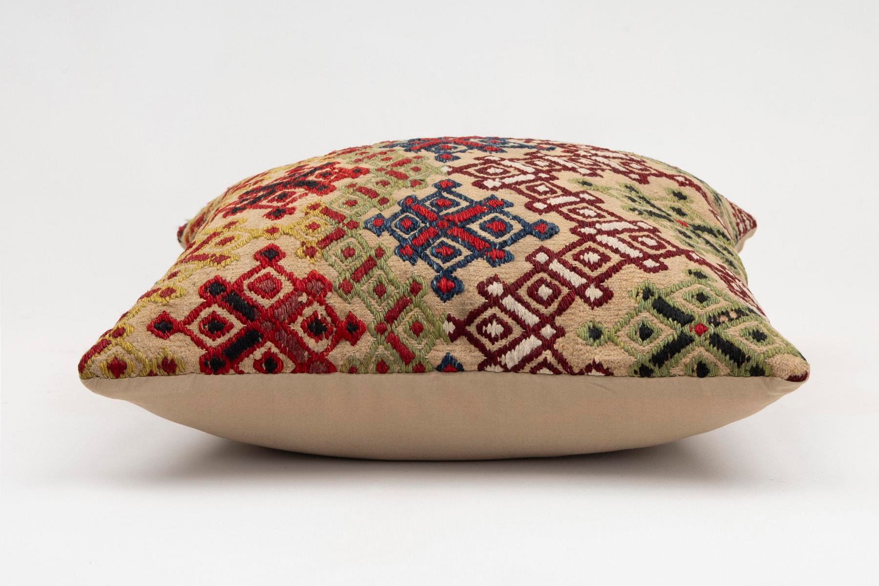 16x16 inches (40x40 cm) Kilim Pillow | KILIM WHOLESALE - Vintage Handmade Pillows - Vintage Handmade Kilim Rugs - It is 100% wool. Artistic and historical rugs. Old handwoven rugs. - Online hand woven rugs and kilim cushions sales. Shipping to a