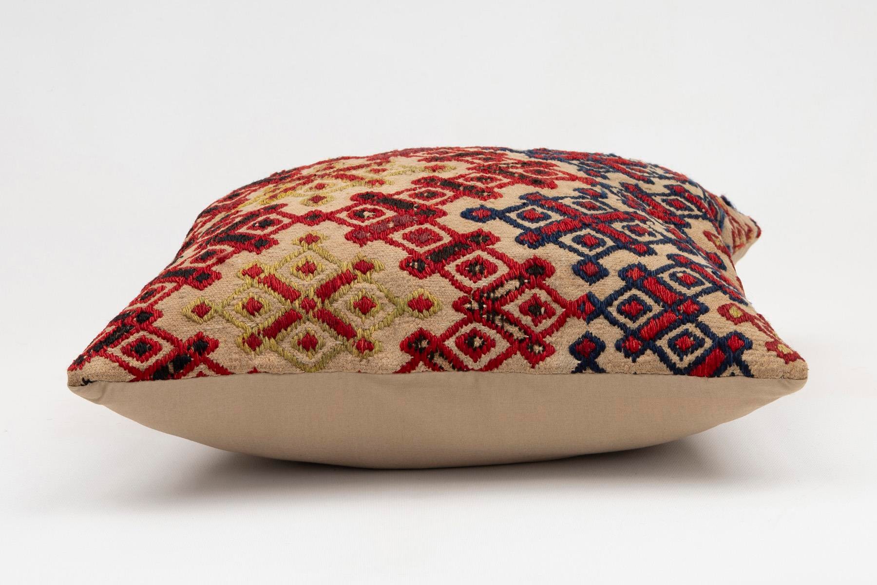 16x16 inches (40x40 cm) Kilim Pillow | KILIM WHOLESALE - Vintage Handmade Pillows - Vintage Handmade Kilim Rugs - It is 100% wool. Artistic and historical rugs. Old handwoven rugs. - Online hand woven rugs and kilim cushions sales. Shipping to a