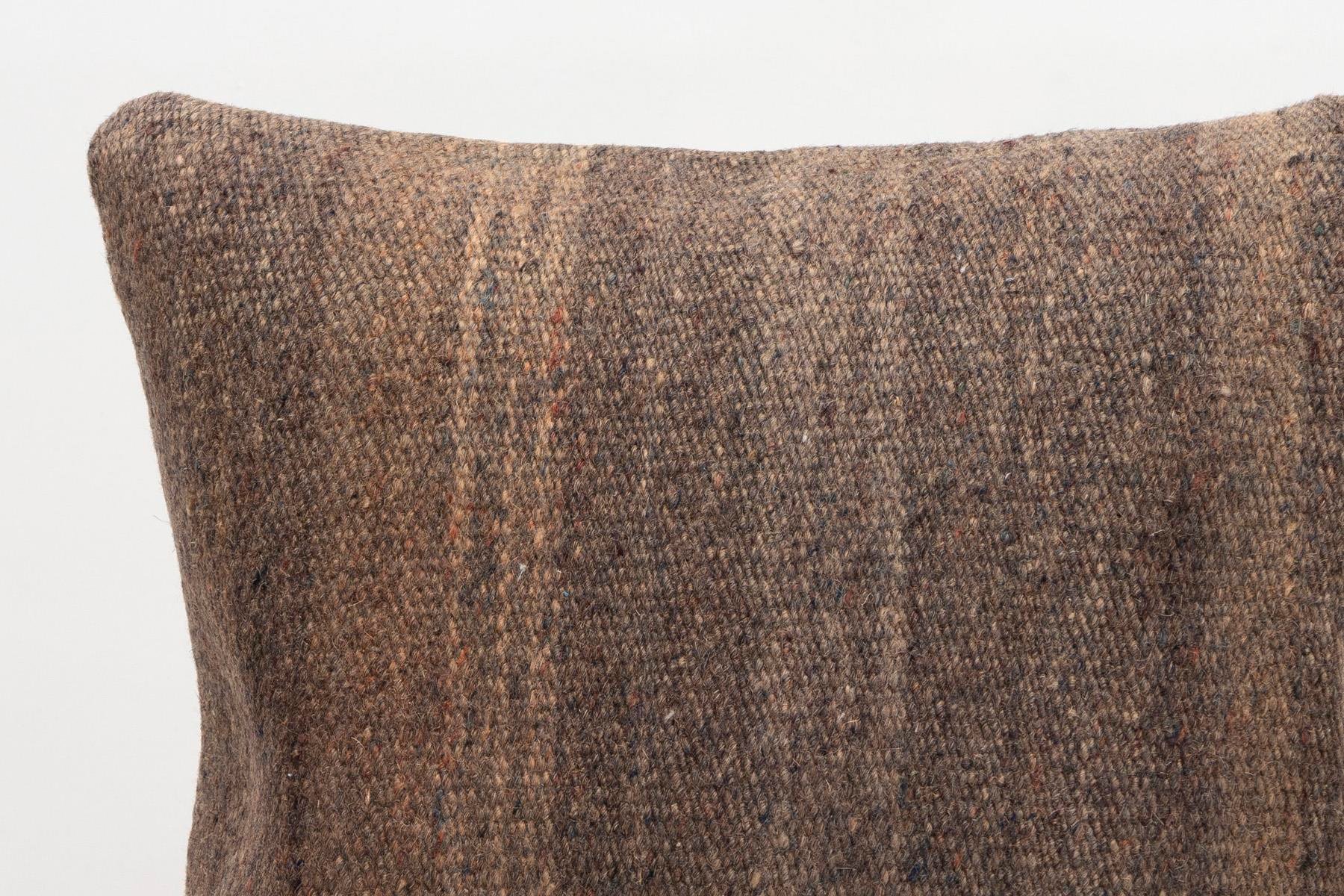 16x16 inches (40x40 cm) Kilim Pillow | KILIM WHOLESALE - Vintage Handmade Pillows - Vintage Handmade Kilim Rugs - It is 100% wool. Artistic and historical rugs. Old handwoven rugs. - Online hand woven rugs and kilim cushions sales. Shipping to a