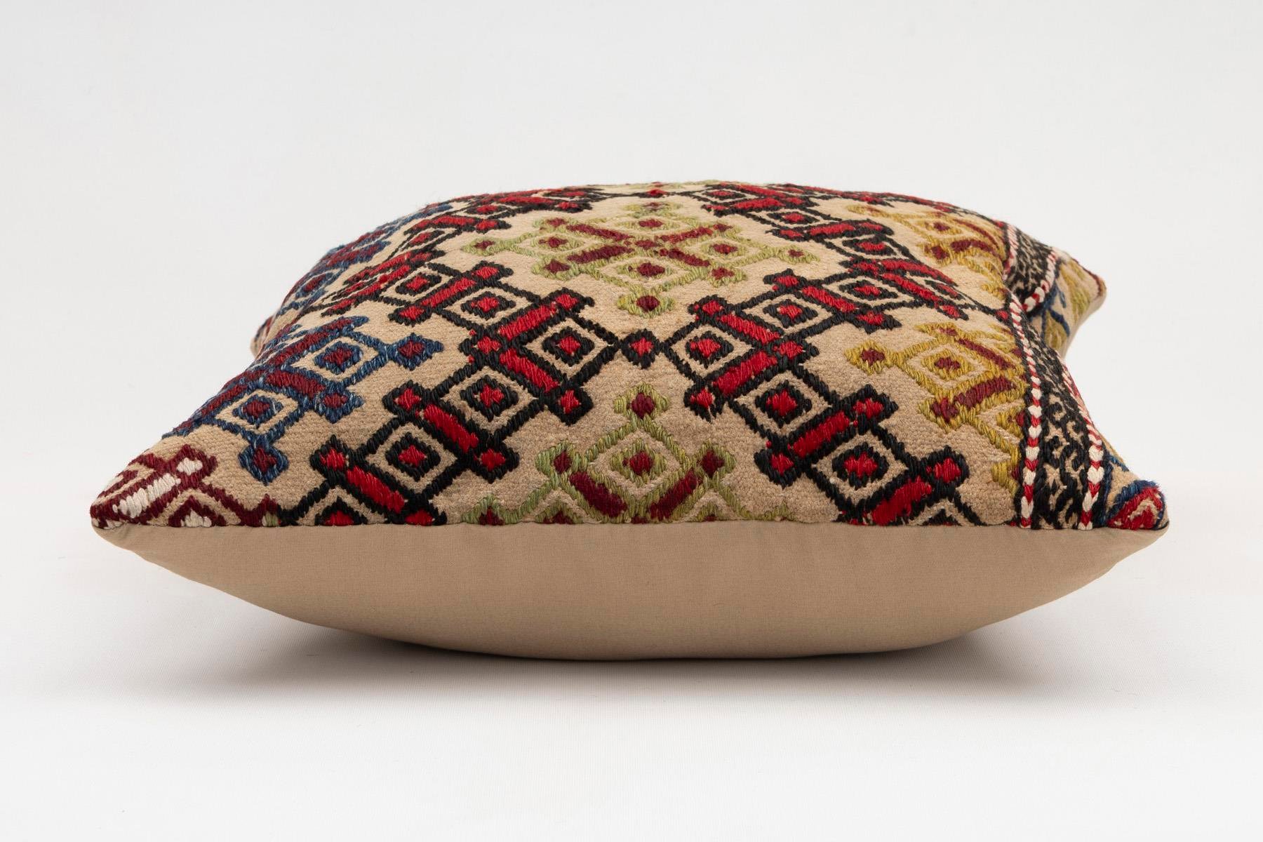 16x16 inches (40x40 cm) Kilim Pillow | KILIM WHOLESALE - Vintage Handmade Pillows - Vintage Handmade Kilim Rugs - It is 100% wool. Artistic and historical rugs. Old handwoven rugs. - Online hand woven rugs and kilim cushions sales. Shipping to a