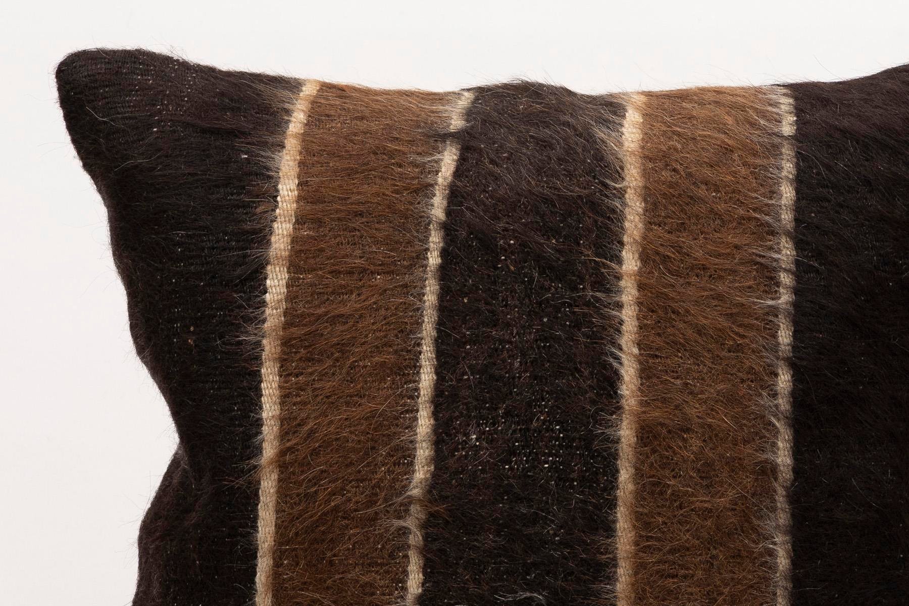 16x16 inches (40x40 cm) Kilim Pillow | KILIM WHOLESALE - Vintage Handmade Pillows - Vintage Handmade Kilim Rugs - It is 100% wool. Artistic and historical rugs. Old handwoven rugs. - Online hand woven rugs and kilim cushions sales. Shipping to a