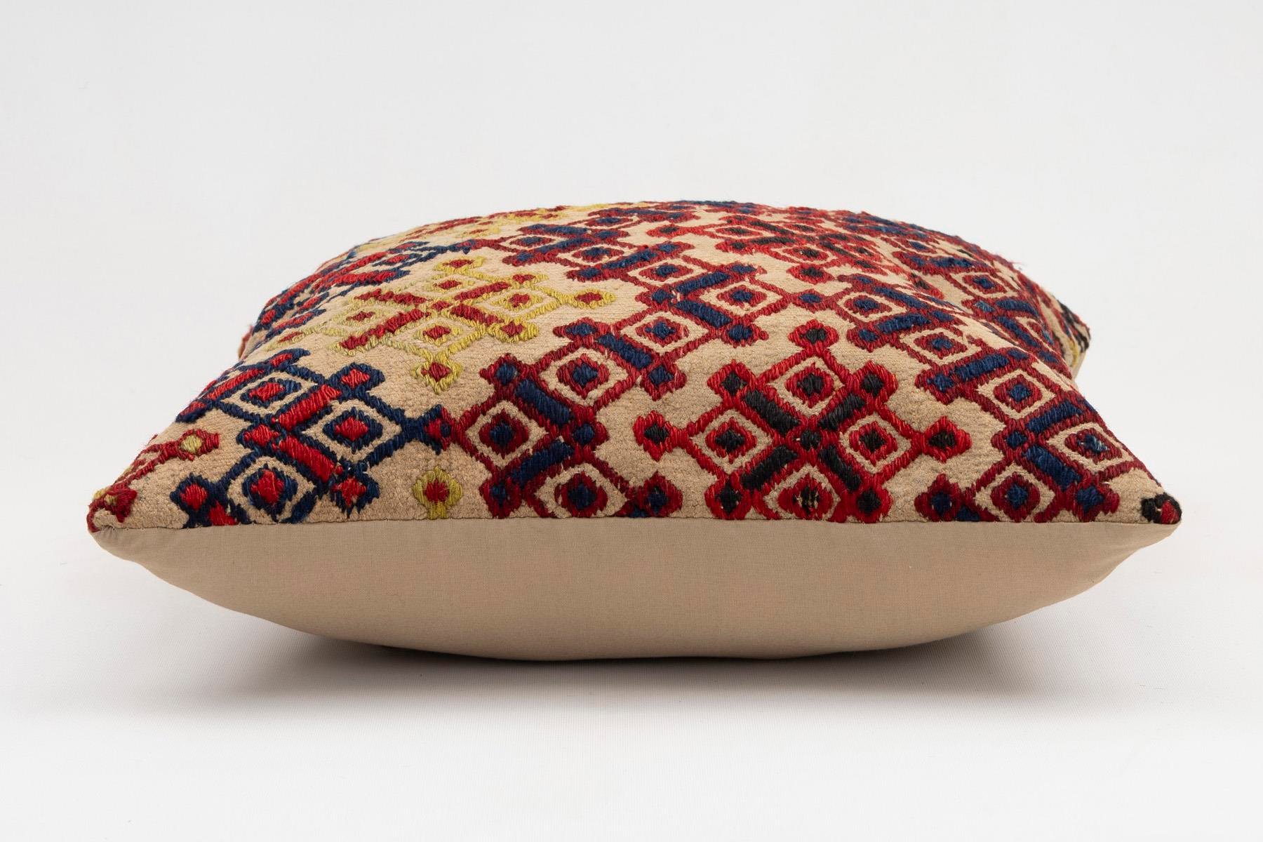 16x16 inches (40x40 cm) Kilim Pillow | KILIM WHOLESALE - Vintage Handmade Pillows - Vintage Handmade Kilim Rugs - It is 100% wool. Artistic and historical rugs. Old handwoven rugs. - Online hand woven rugs and kilim cushions sales. Shipping to a