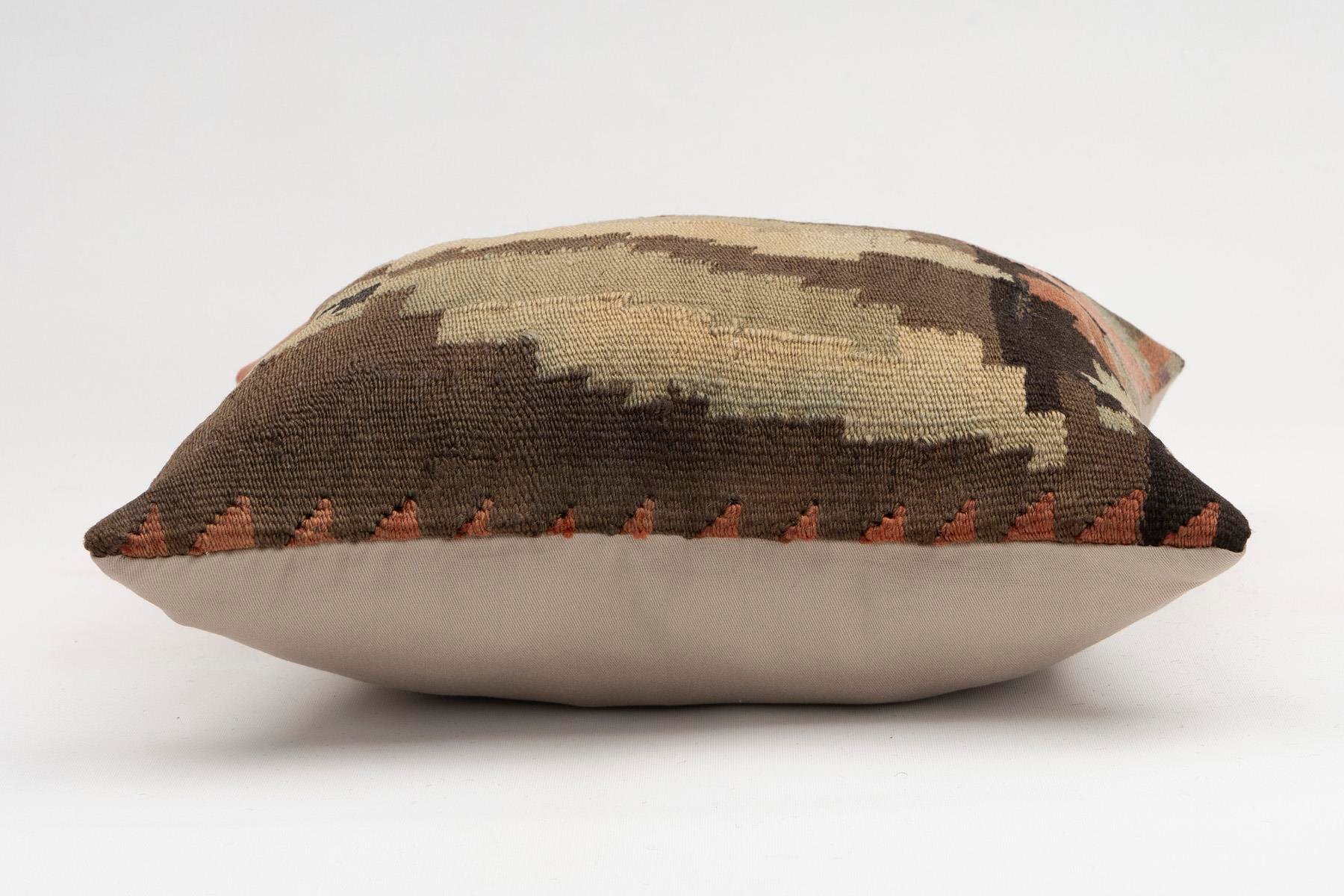 16x16 inches (40x40 cm) Kilim Pillow | KILIM WHOLESALE - Vintage Handmade Pillows - Vintage Handmade Kilim Rugs - It is 100% wool. Artistic and historical rugs. Old handwoven rugs. - Online hand woven rugs and kilim cushions sales. Shipping to a