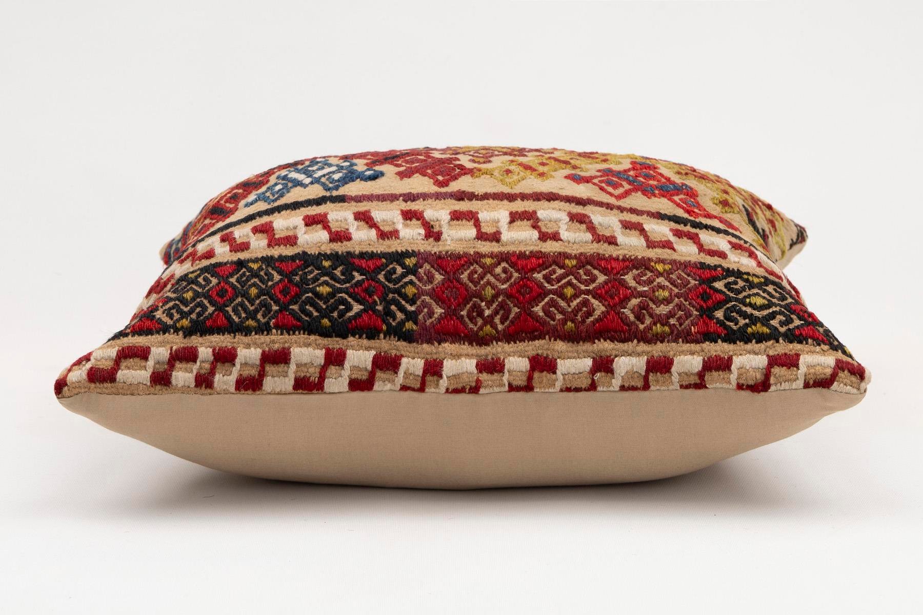 16x16 inches (40x40 cm) Kilim Pillow | KILIM WHOLESALE - Vintage Handmade Pillows - Vintage Handmade Kilim Rugs - It is 100% wool. Artistic and historical rugs. Old handwoven rugs. - Online hand woven rugs and kilim cushions sales. Shipping to a