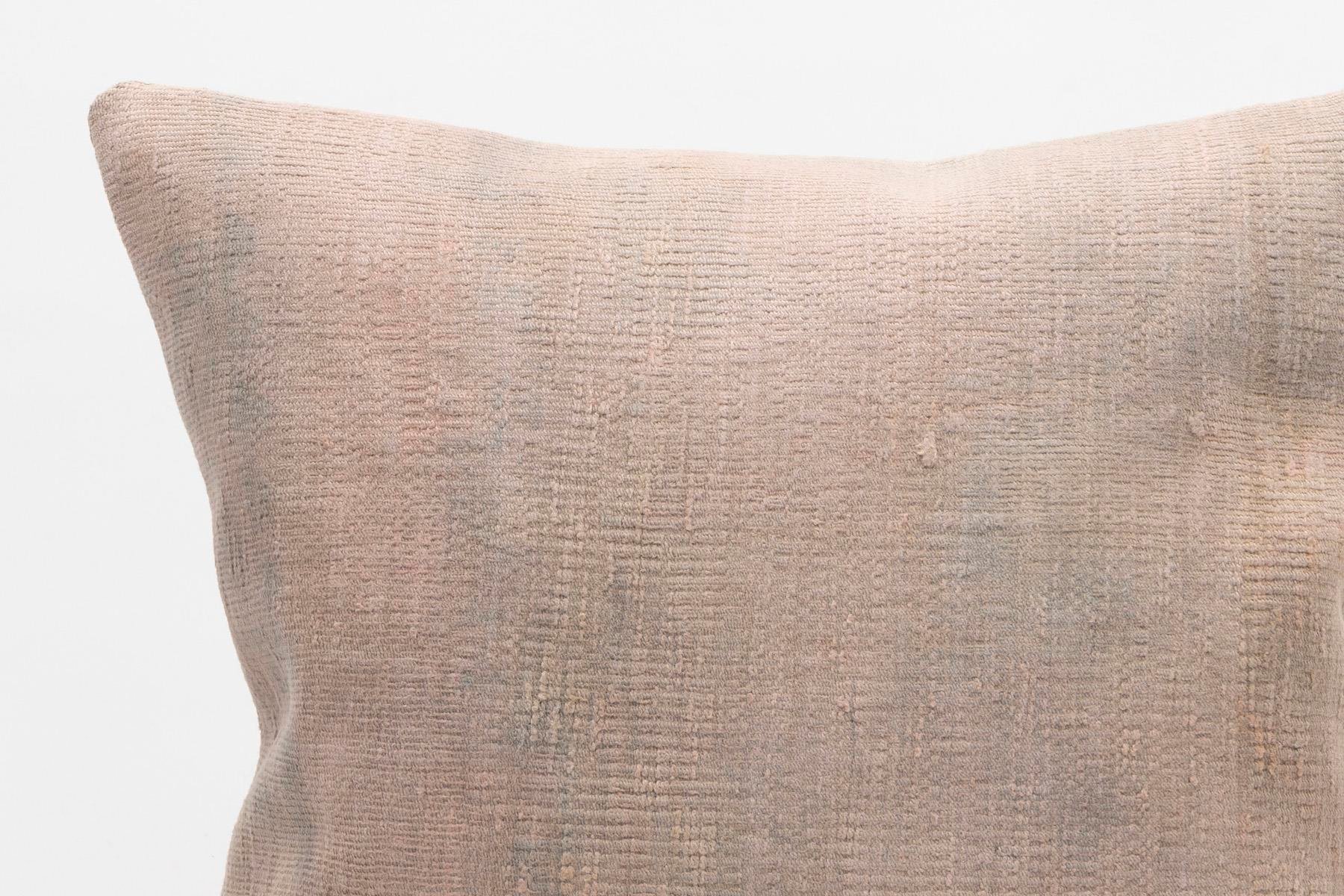 16x16 inches (40x40 cm) Kilim Pillow | KILIM WHOLESALE - Vintage Handmade Pillows - Vintage Handmade Kilim Rugs - It is 100% wool. Artistic and historical rugs. Old handwoven rugs. - Online hand woven rugs and kilim cushions sales. Shipping to a