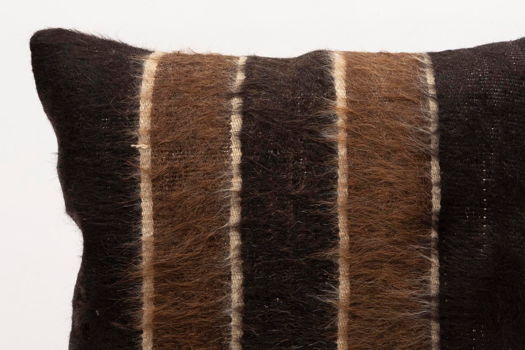 16x16 inches (40x40 cm) Kilim Pillow | KILIM WHOLESALE - Vintage Handmade Pillows - Vintage Handmade Kilim Rugs - It is 100% wool. Artistic and historical rugs. Old handwoven rugs. - Online hand woven rugs and kilim cushions sales. Shipping to a