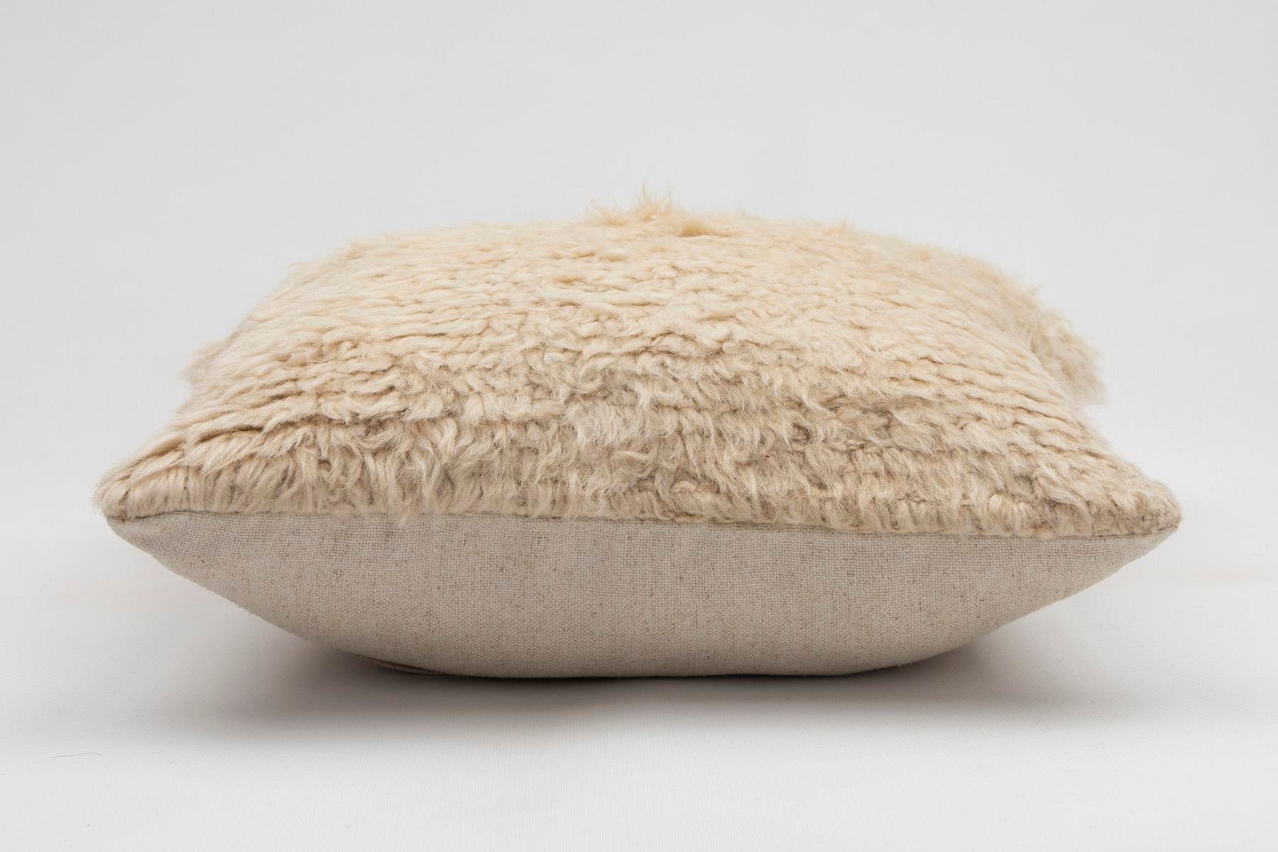 16x16 inches (40x40 cm) Kilim Pillow | KILIM WHOLESALE - Vintage Handmade Pillows - Vintage Handmade Kilim Rugs - It is 100% wool. Artistic and historical rugs. Old handwoven rugs. - Online hand woven rugs and kilim cushions sales. Shipping to a