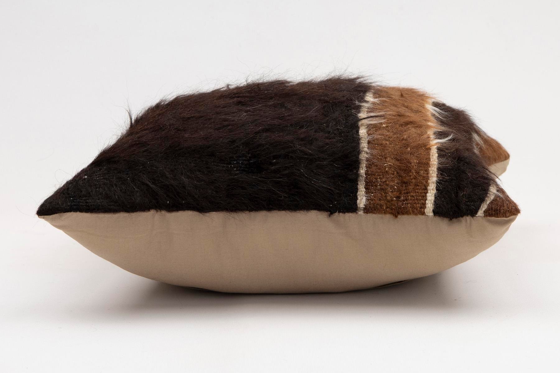 16x16 inches (40x40 cm) Kilim Pillow | KILIM WHOLESALE - Vintage Handmade Pillows - Vintage Handmade Kilim Rugs - It is 100% wool. Artistic and historical rugs. Old handwoven rugs. - Online hand woven rugs and kilim cushions sales. Shipping to a