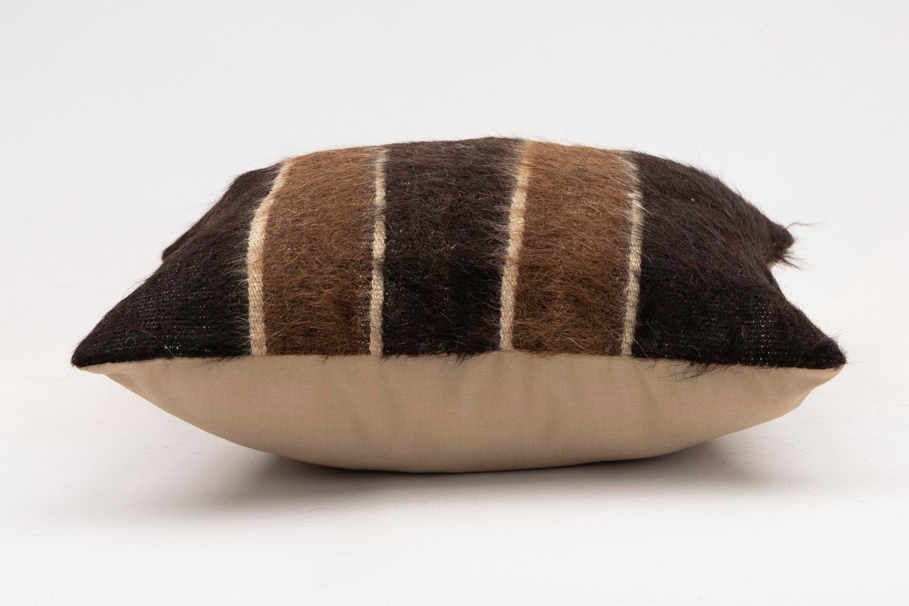 16x16 inches (40x40 cm) Kilim Pillow | KILIM WHOLESALE - Vintage Handmade Pillows - Vintage Handmade Kilim Rugs - It is 100% wool. Artistic and historical rugs. Old handwoven rugs. - Online hand woven rugs and kilim cushions sales. Shipping to a