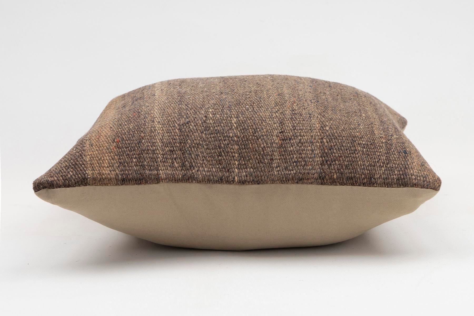 16x16 inches (40x40 cm) Kilim Pillow | KILIM WHOLESALE - Vintage Handmade Pillows - Vintage Handmade Kilim Rugs - It is 100% wool. Artistic and historical rugs. Old handwoven rugs. - Online hand woven rugs and kilim cushions sales. Shipping to a