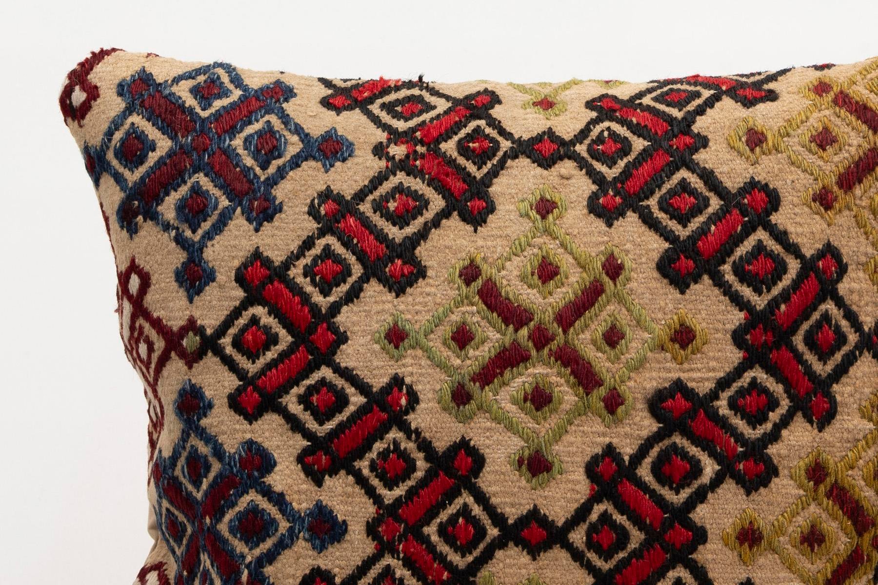 16x16 inches (40x40 cm) Kilim Pillow | KILIM WHOLESALE - Vintage Handmade Pillows - Vintage Handmade Kilim Rugs - It is 100% wool. Artistic and historical rugs. Old handwoven rugs. - Online hand woven rugs and kilim cushions sales. Shipping to a
