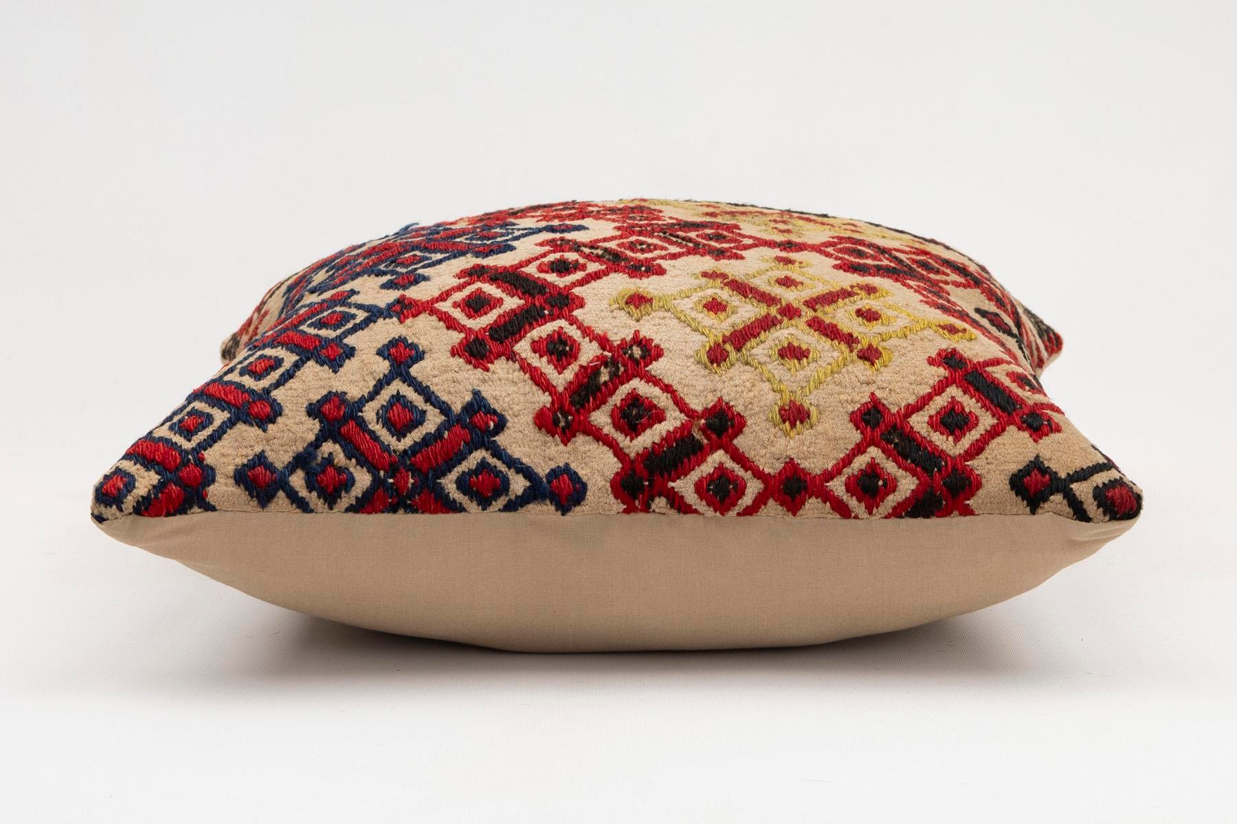 16x16 inches (40x40 cm) Kilim Pillow | KILIM WHOLESALE - Vintage Handmade Pillows - Vintage Handmade Kilim Rugs - It is 100% wool. Artistic and historical rugs. Old handwoven rugs. - Online hand woven rugs and kilim cushions sales. Shipping to a