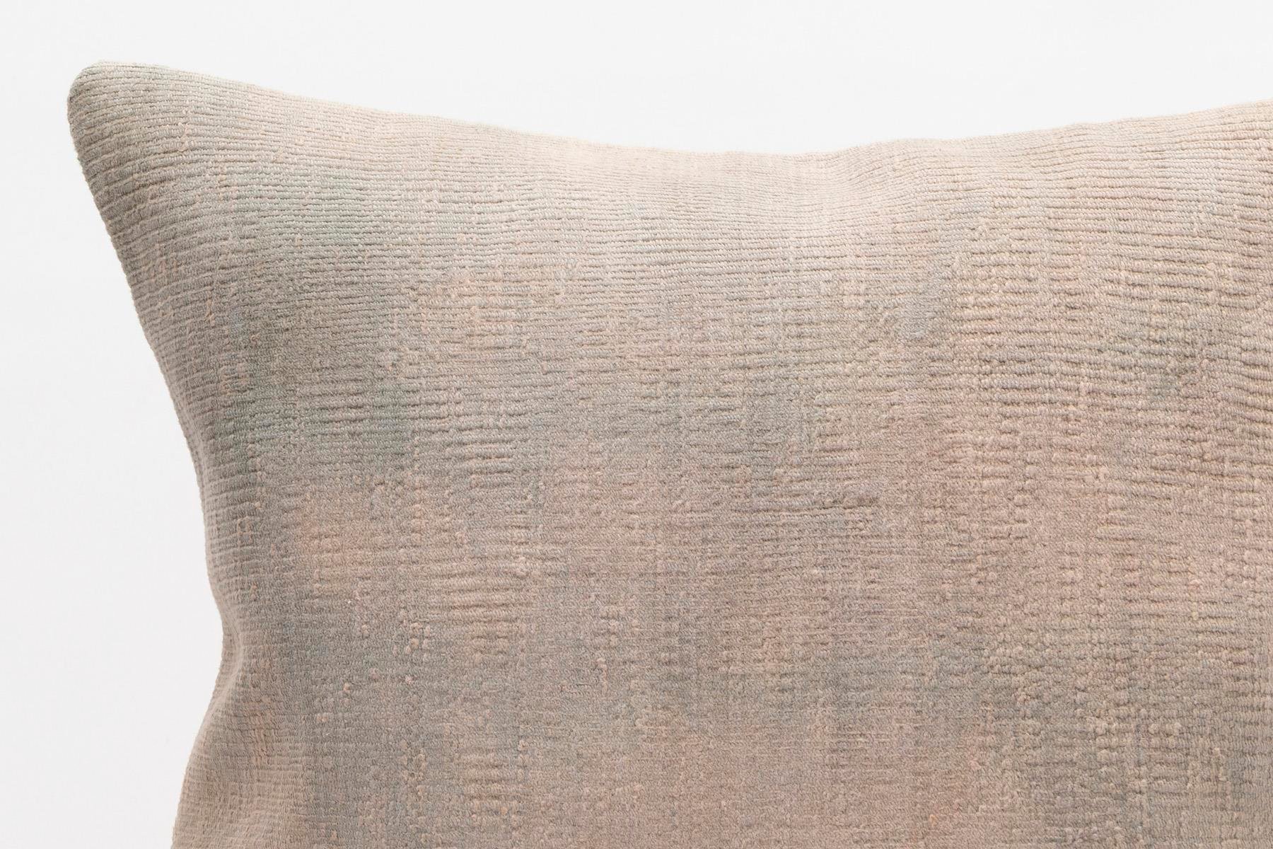 16x16 inches (40x40 cm) Kilim Pillow | KILIM WHOLESALE - Vintage Handmade Pillows - Vintage Handmade Kilim Rugs - It is 100% wool. Artistic and historical rugs. Old handwoven rugs. - Online hand woven rugs and kilim cushions sales. Shipping to a