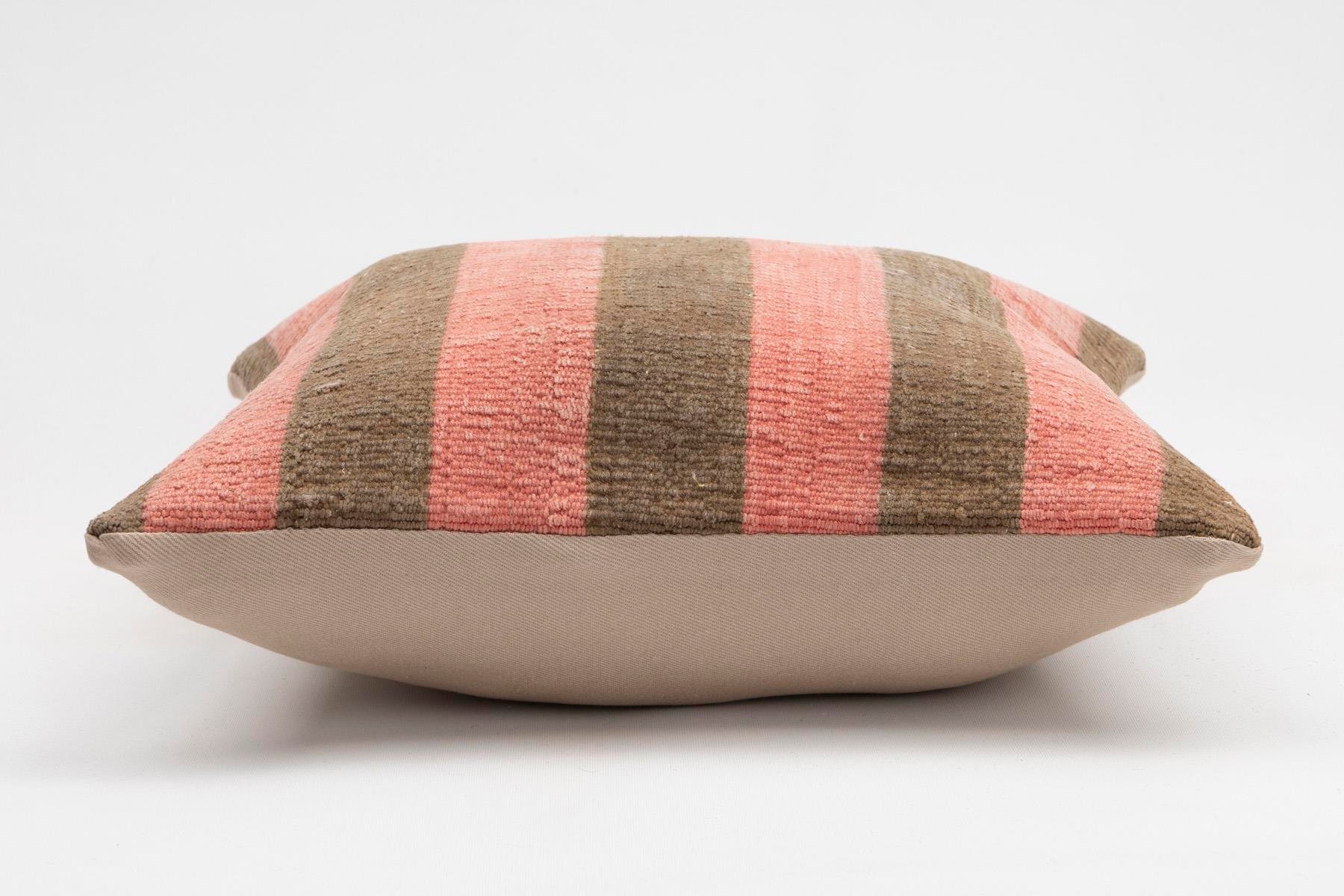 16x16 inches (40x40 cm) Kilim Pillow | KILIM WHOLESALE - Vintage Handmade Pillows - Vintage Handmade Kilim Rugs - It is 100% wool. Artistic and historical rugs. Old handwoven rugs. - Online hand woven rugs and kilim cushions sales. Shipping to a