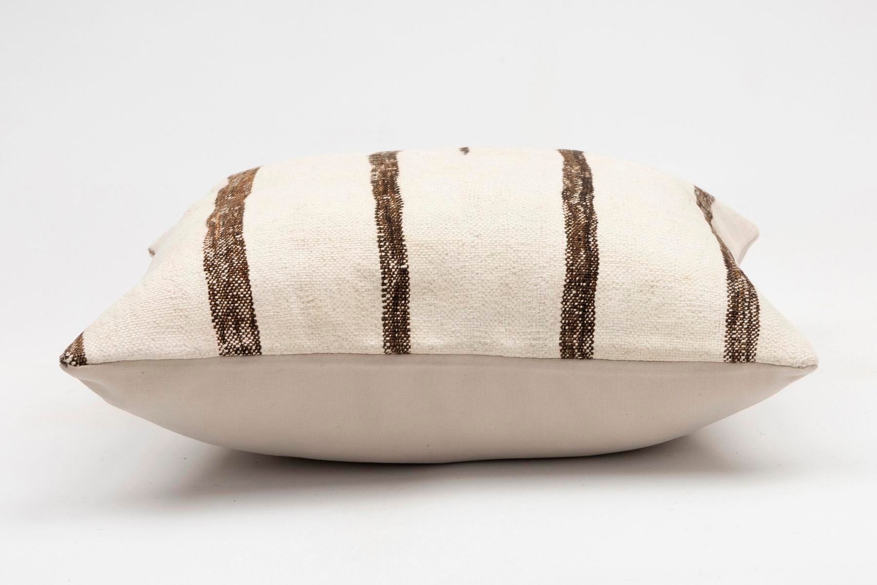 16x16 inches (40x40 cm) Kilim Pillow | KILIM WHOLESALE - Vintage Handmade Pillows - Vintage Handmade Kilim Rugs - It is 100% wool. Artistic and historical rugs. Old handwoven rugs. - Online hand woven rugs and kilim cushions sales. Shipping to a