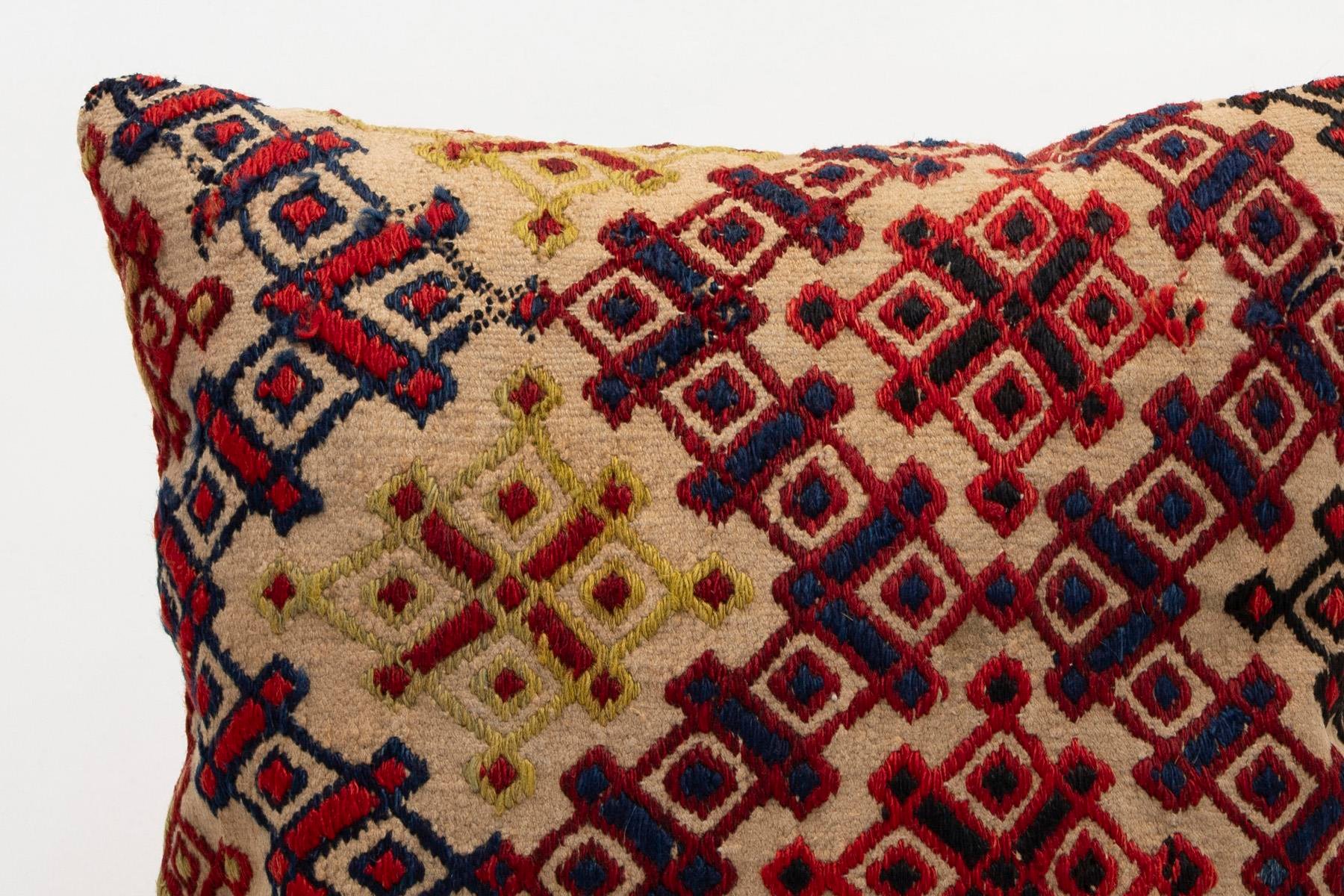 16x16 inches (40x40 cm) Kilim Pillow | KILIM WHOLESALE - Vintage Handmade Pillows - Vintage Handmade Kilim Rugs - It is 100% wool. Artistic and historical rugs. Old handwoven rugs. - Online hand woven rugs and kilim cushions sales. Shipping to a