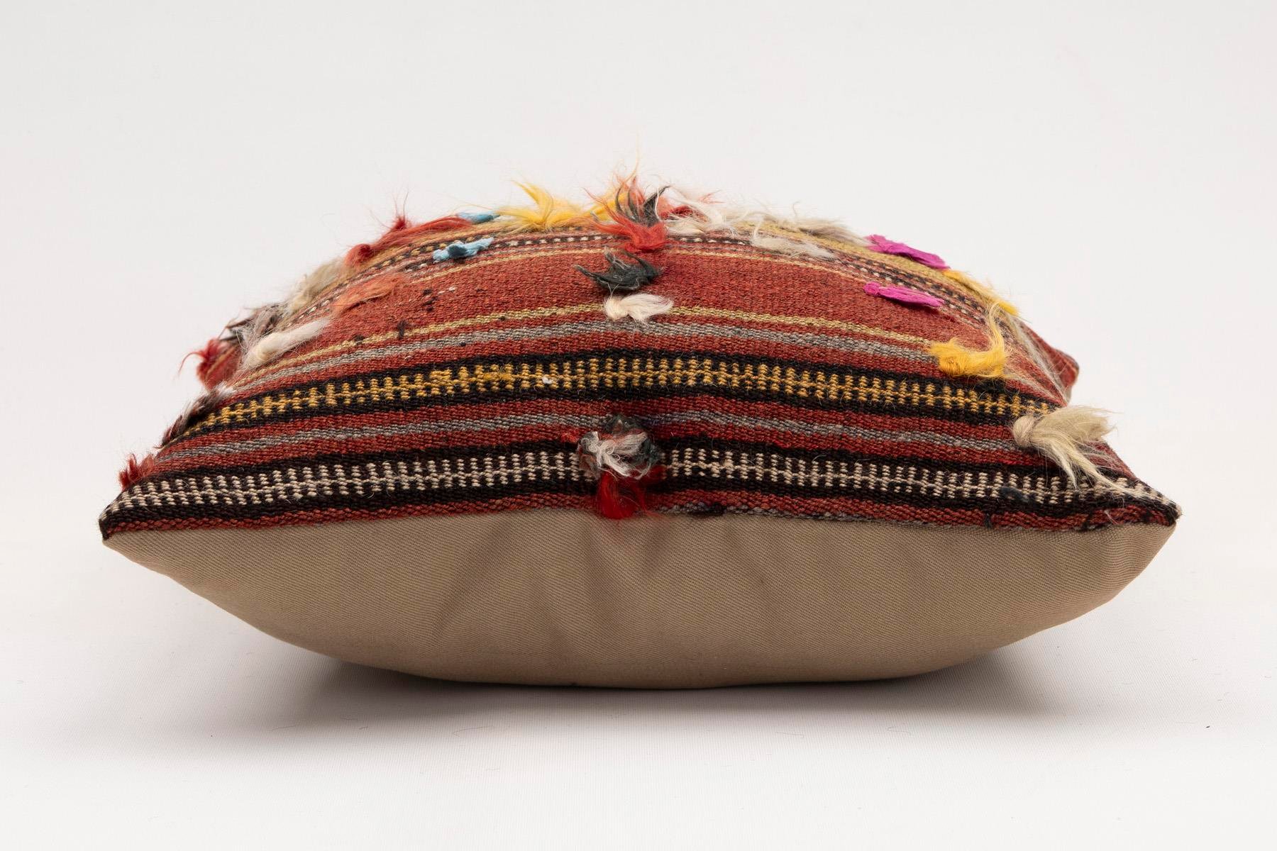 16x16 inches (40x40 cm) Kilim Pillow | KILIM WHOLESALE - Vintage Handmade Pillows - Vintage Handmade Kilim Rugs - It is 100% wool. Artistic and historical rugs. Old handwoven rugs. - Online hand woven rugs and kilim cushions sales. Shipping to a