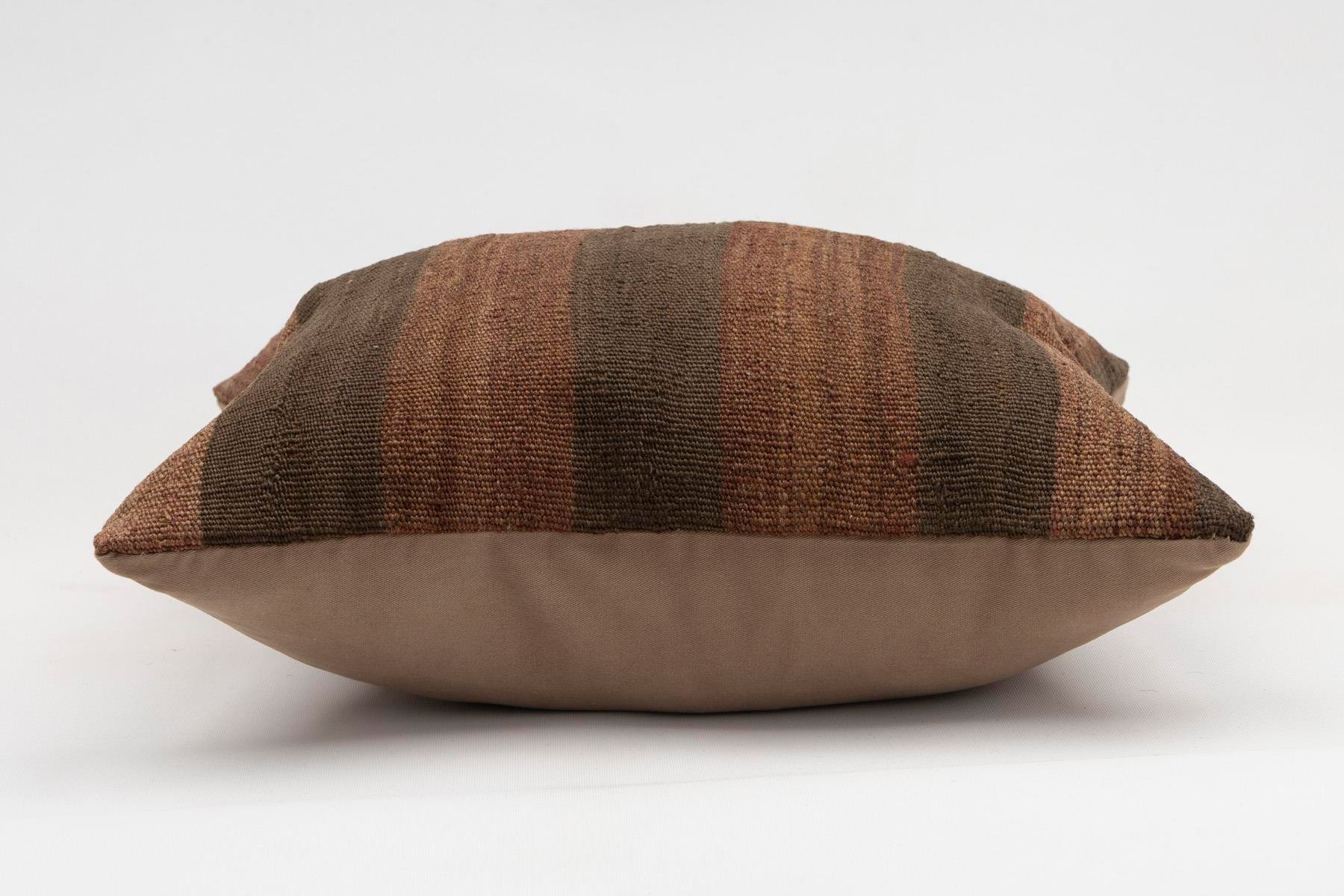 16x16 inches (40x40 cm) Kilim Pillow | KILIM WHOLESALE - Vintage Handmade Pillows - Vintage Handmade Kilim Rugs - It is 100% wool. Artistic and historical rugs. Old handwoven rugs. - Online hand woven rugs and kilim cushions sales. Shipping to a