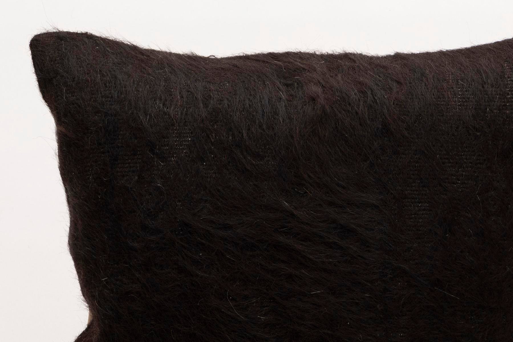 16x16 inches (40x40 cm) Kilim Pillow | KILIM WHOLESALE - Vintage Handmade Pillows - Vintage Handmade Kilim Rugs - It is 100% wool. Artistic and historical rugs. Old handwoven rugs. - Online hand woven rugs and kilim cushions sales. Shipping to a