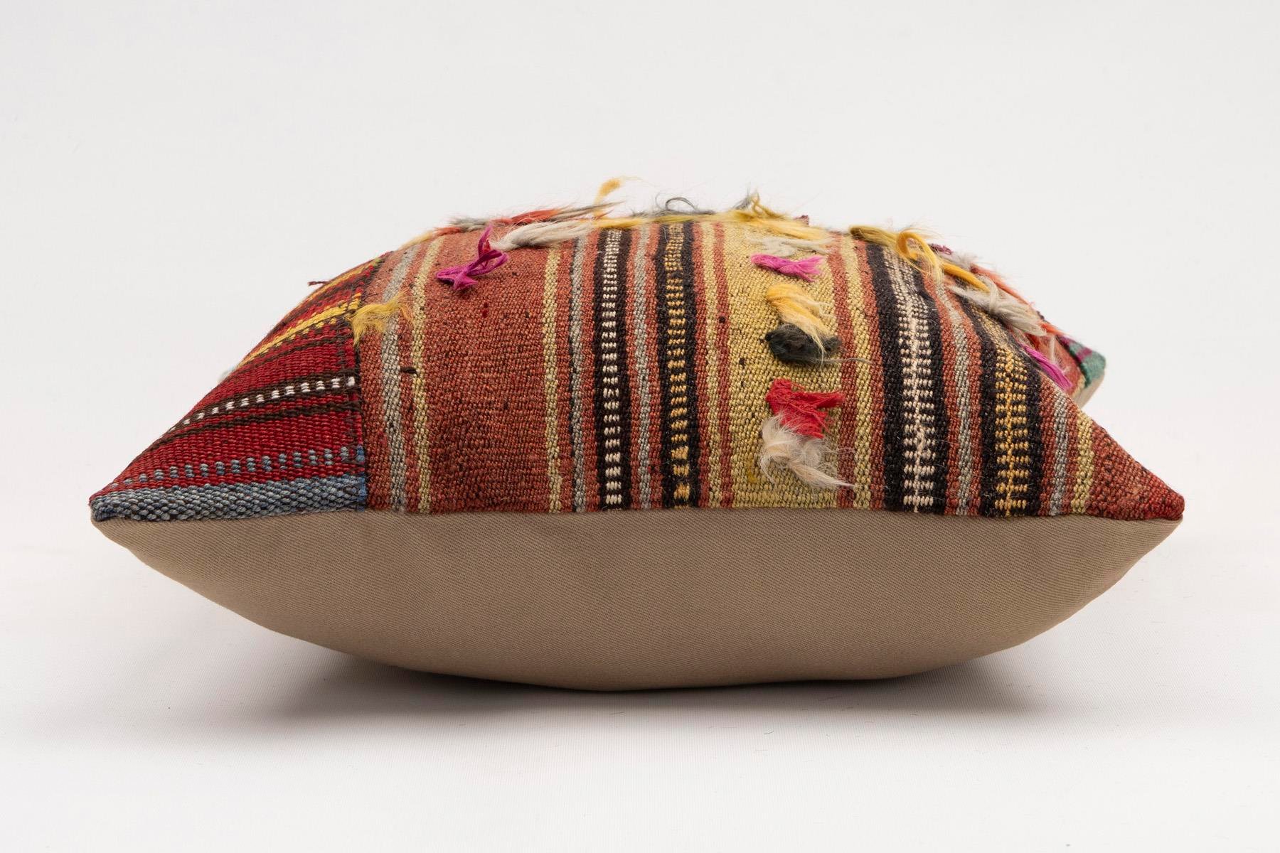 16x16 inches (40x40 cm) Kilim Pillow | KILIM WHOLESALE - Vintage Handmade Pillows - Vintage Handmade Kilim Rugs - It is 100% wool. Artistic and historical rugs. Old handwoven rugs. - Online hand woven rugs and kilim cushions sales. Shipping to a