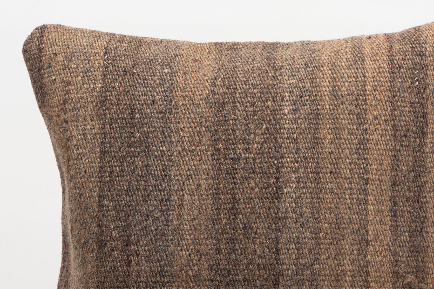 16x16 inches (40x40 cm) Kilim Pillow | KILIM WHOLESALE - Vintage Handmade Pillows - Vintage Handmade Kilim Rugs - It is 100% wool. Artistic and historical rugs. Old handwoven rugs. - Online hand woven rugs and kilim cushions sales. Shipping to a