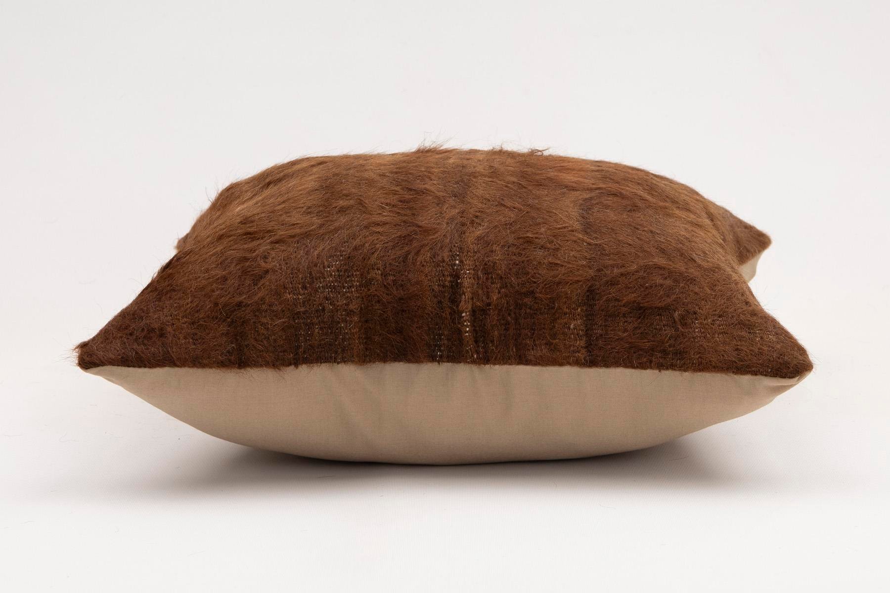 16x16 inches (40x40 cm) Kilim Pillow | KILIM WHOLESALE - Vintage Handmade Pillows - Vintage Handmade Kilim Rugs - It is 100% wool. Artistic and historical rugs. Old handwoven rugs. - Online hand woven rugs and kilim cushions sales. Shipping to a