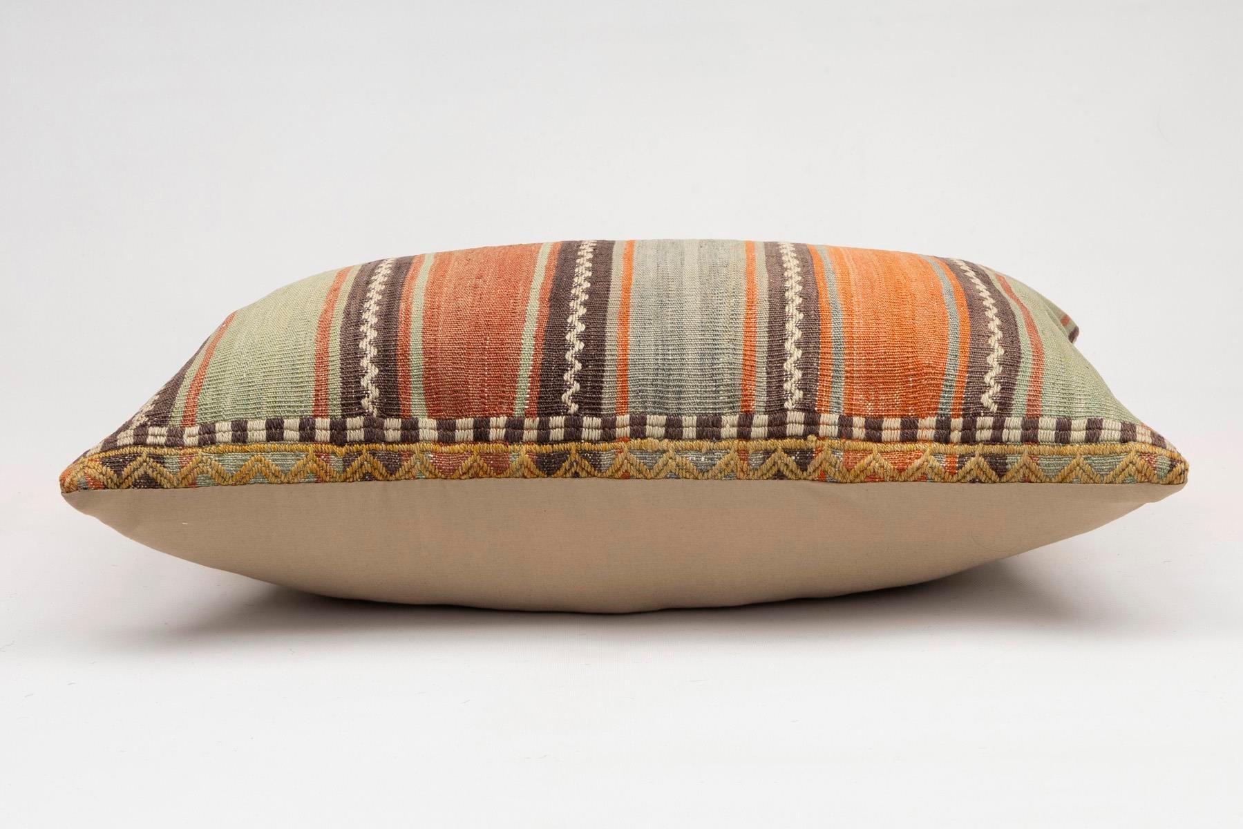 16x24 inches (40x60 cm) Kilim Pillow | KILIM WHOLESALE - Vintage Handmade Pillows - Vintage Handmade Kilim Rugs - It is 100% wool. Artistic and historical rugs. Old handwoven rugs. - Online hand woven rugs and kilim cushions sales. Shipping to a