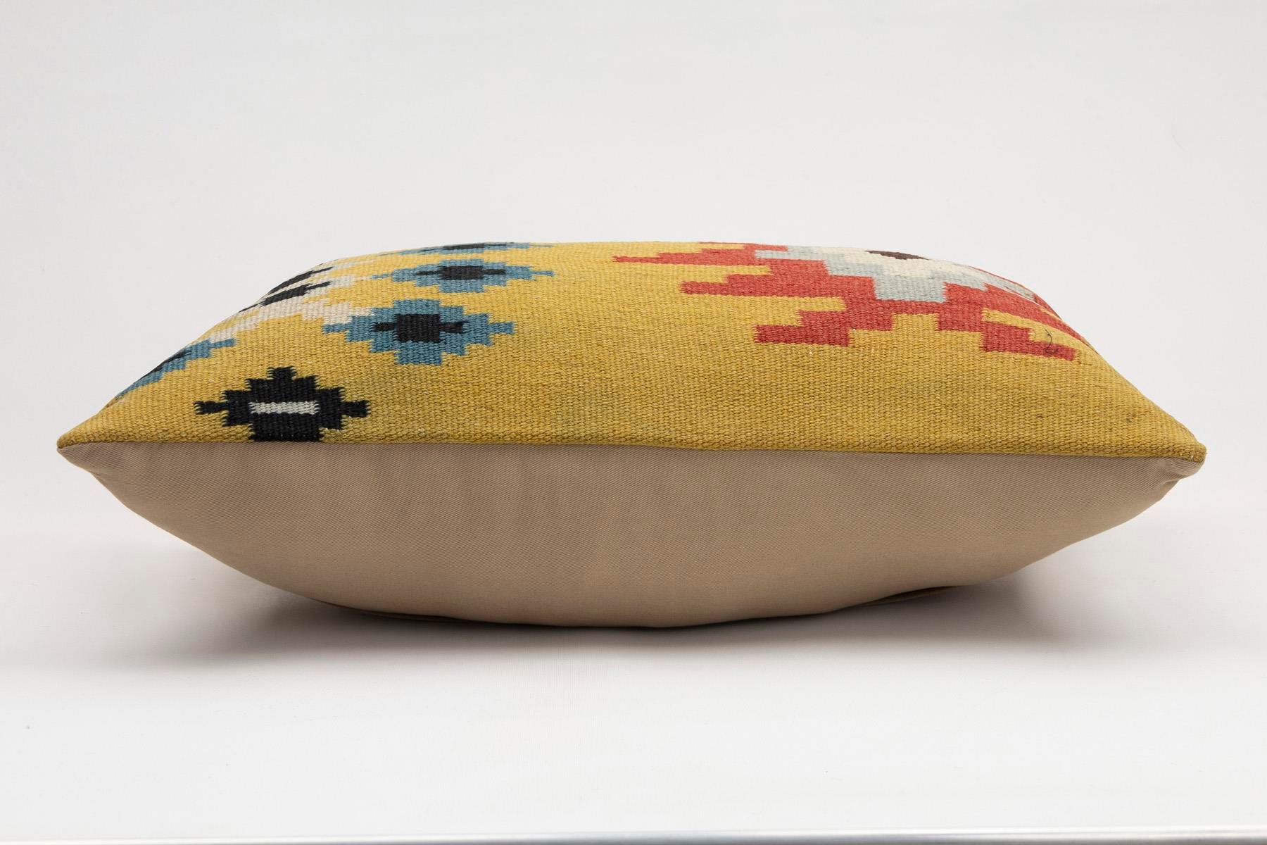 16x24 inches (40x60 cm) Kilim Pillow | KILIM WHOLESALE - Vintage Handmade Pillows - Vintage Handmade Kilim Rugs - It is 100% wool. Artistic and historical rugs. Old handwoven rugs. - Online hand woven rugs and kilim cushions sales. Shipping to a