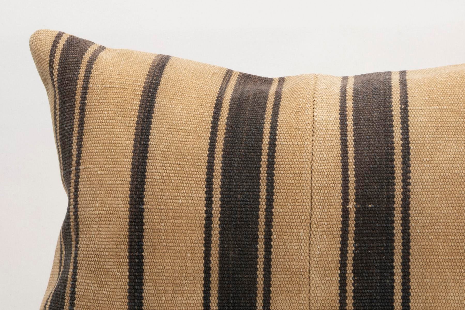 16x24 inches (40x60 cm) Kilim Pillow | KILIM WHOLESALE - Vintage Handmade Pillows - Vintage Handmade Kilim Rugs - It is 100% wool. Artistic and historical rugs. Old handwoven rugs. - Online hand woven rugs and kilim cushions sales. Shipping to a