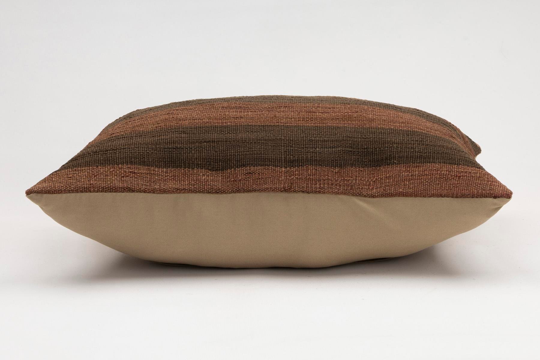 16x24 inches (40x60 cm) Kilim Pillow | KILIM WHOLESALE - Vintage Handmade Pillows - Vintage Handmade Kilim Rugs - It is 100% wool. Artistic and historical rugs. Old handwoven rugs. - Online hand woven rugs and kilim cushions sales. Shipping to a