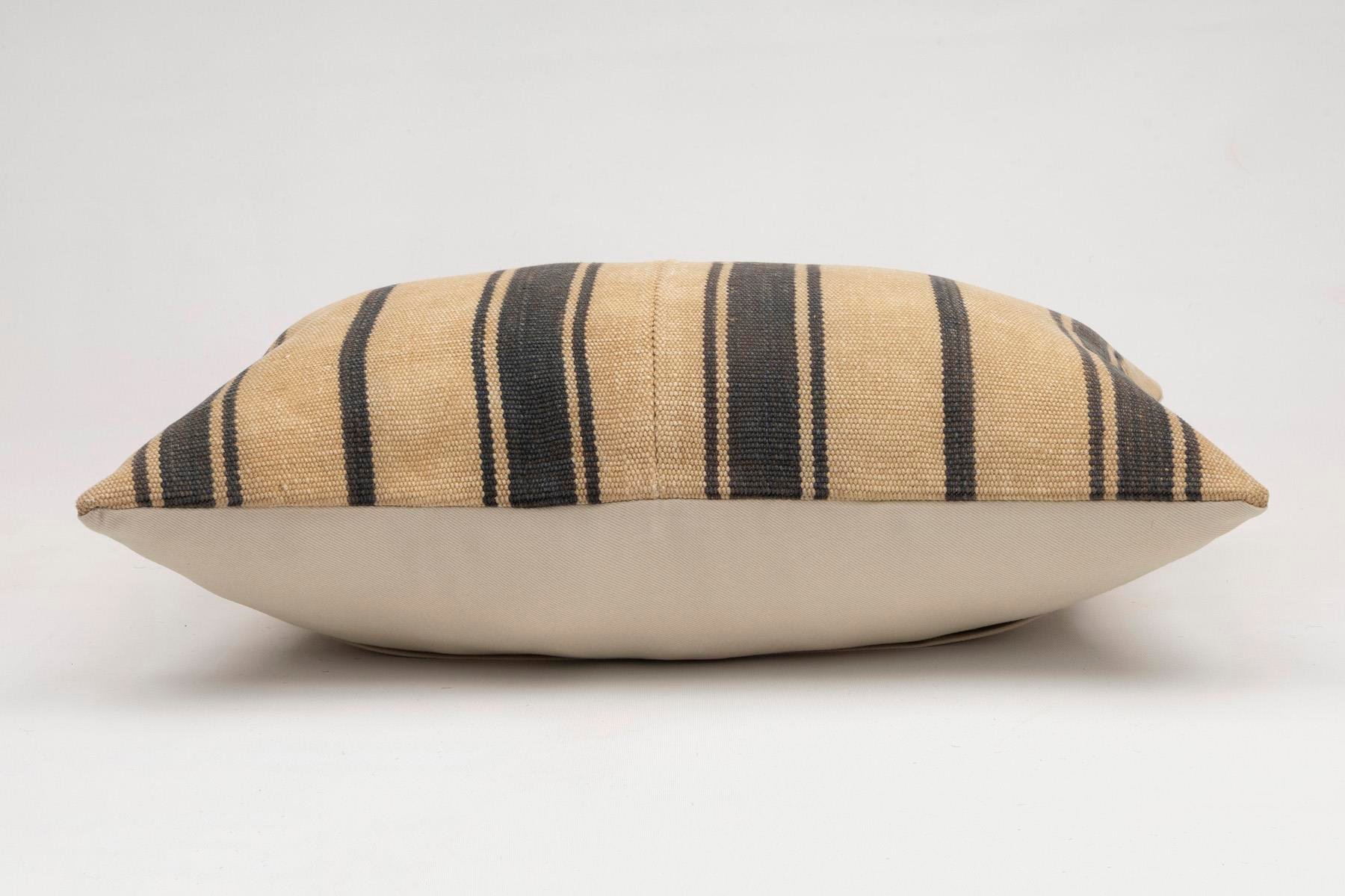 16x24 inches (40x60 cm) Kilim Pillow | KILIM WHOLESALE - Vintage Handmade Pillows - Vintage Handmade Kilim Rugs - It is 100% wool. Artistic and historical rugs. Old handwoven rugs. - Online hand woven rugs and kilim cushions sales. Shipping to a
