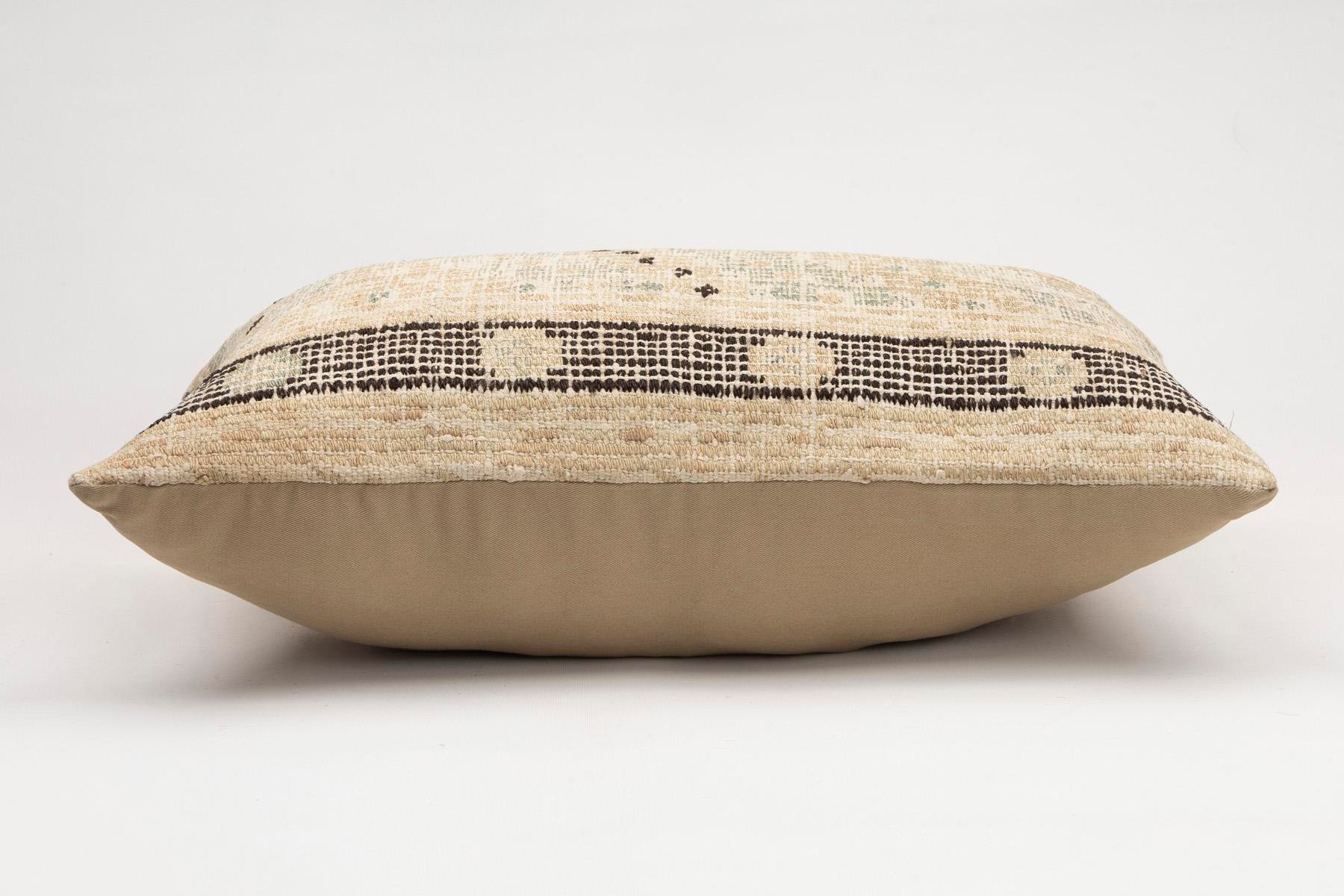 16x24 inches (40x60 cm) Kilim Pillow | KILIM WHOLESALE - Vintage Handmade Pillows - Vintage Handmade Kilim Rugs - It is 100% wool. Artistic and historical rugs. Old handwoven rugs. - Online hand woven rugs and kilim cushions sales. Shipping to a