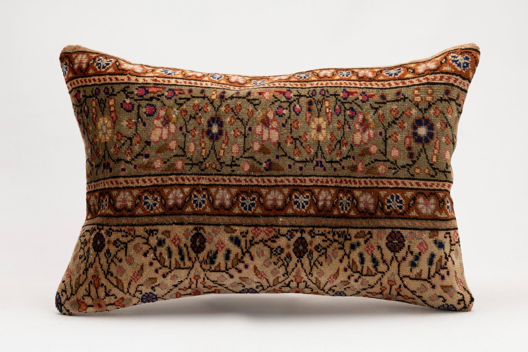 16x24 inches (40x60 cm) Kilim Pillow | KILIM WHOLESALE - Vintage Handmade Pillows - Vintage Handmade Kilim Rugs - It is 100% wool. Artistic and historical rugs. Old handwoven rugs. - Online hand woven rugs and kilim cushions sales. Shipping to a