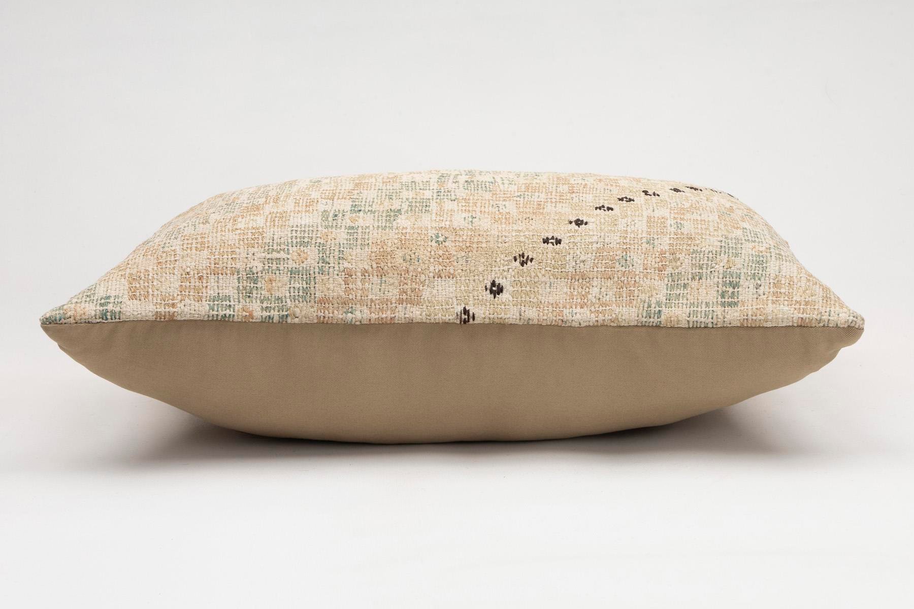 16x24 inches (40x60 cm) Kilim Pillow | KILIM WHOLESALE - Vintage Handmade Pillows - Vintage Handmade Kilim Rugs - It is 100% wool. Artistic and historical rugs. Old handwoven rugs. - Online hand woven rugs and kilim cushions sales. Shipping to a