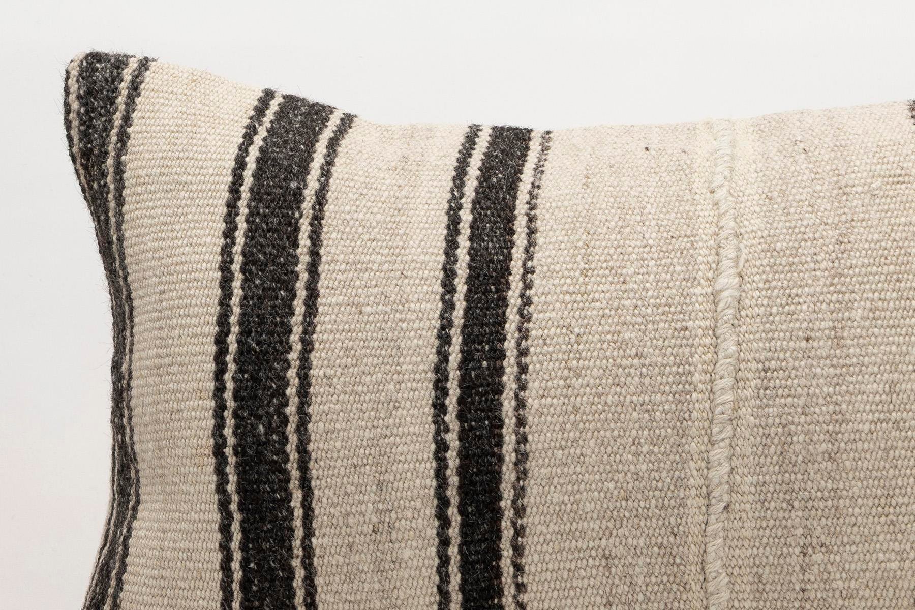 16x24 inches (40x60 cm) Kilim Pillow | KILIM WHOLESALE - Vintage Handmade Pillows - Vintage Handmade Kilim Rugs - It is 100% wool. Artistic and historical rugs. Old handwoven rugs. - Online hand woven rugs and kilim cushions sales. Shipping to a