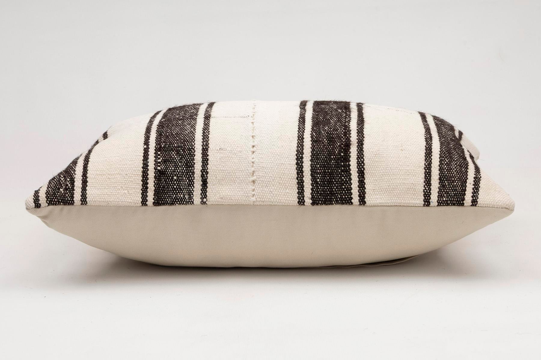 16x24 inches (40x60 cm) Kilim Pillow | KILIM WHOLESALE - Vintage Handmade Pillows - Vintage Handmade Kilim Rugs - It is 100% wool. Artistic and historical rugs. Old handwoven rugs. - Online hand woven rugs and kilim cushions sales. Shipping to a