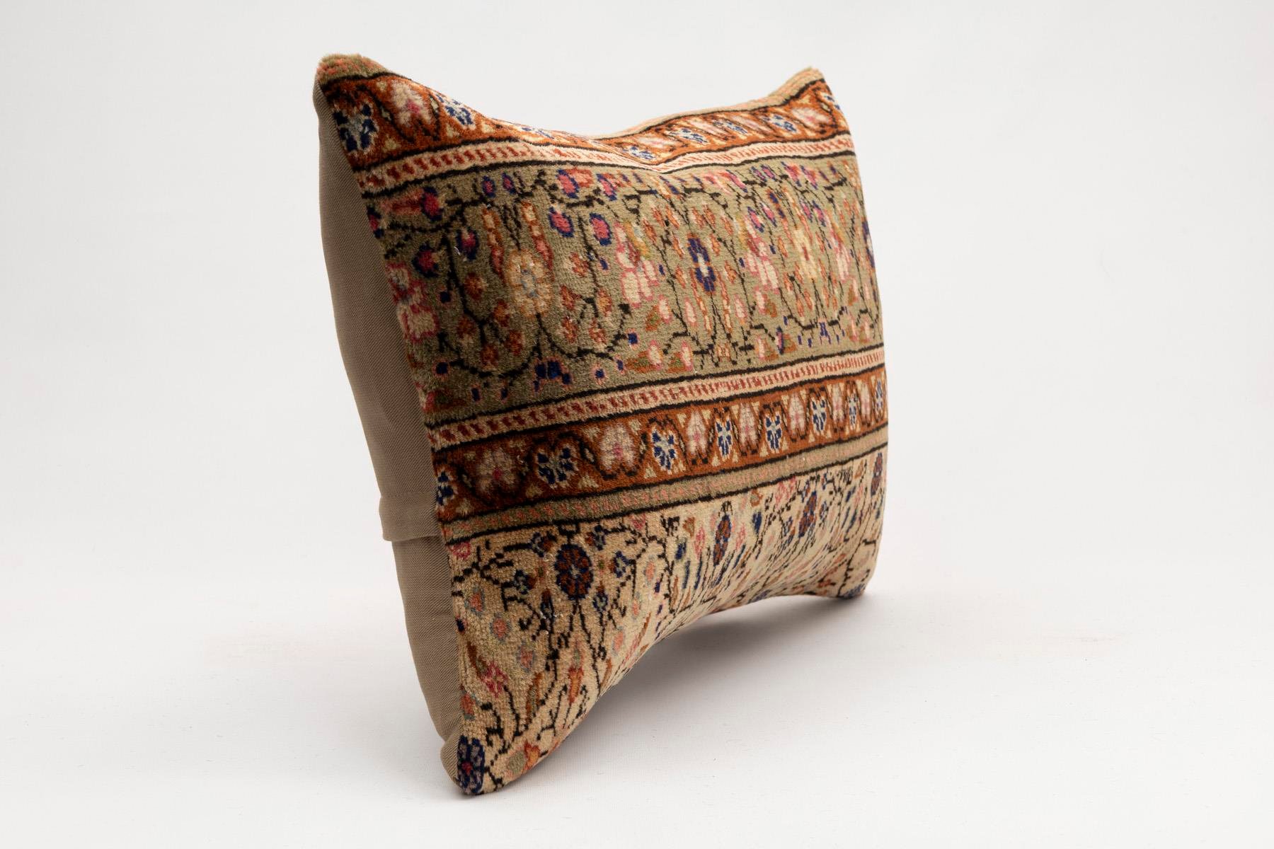 16x24 inches (40x60 cm) Kilim Pillow | KILIM WHOLESALE - Vintage Handmade Pillows - Vintage Handmade Kilim Rugs - It is 100% wool. Artistic and historical rugs. Old handwoven rugs. - Online hand woven rugs and kilim cushions sales. Shipping to a
